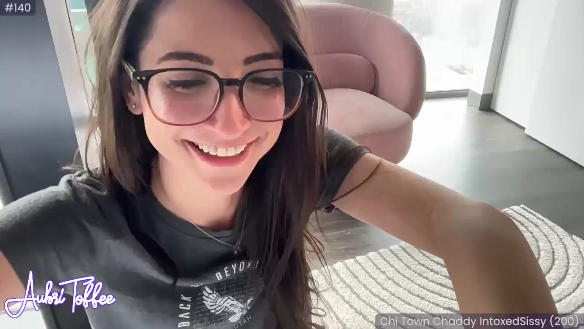 Gallery image thumbnail from AubriToffee's myfreecams stream on, 04/13/2025, 15:46 image 15 of 20