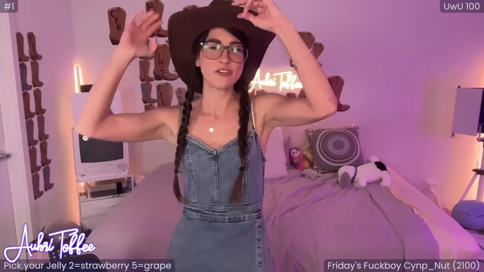 Gallery image thumbnail from AubriToffee's myfreecams stream on, 05/31/2025, 06:03 image 1 of 20