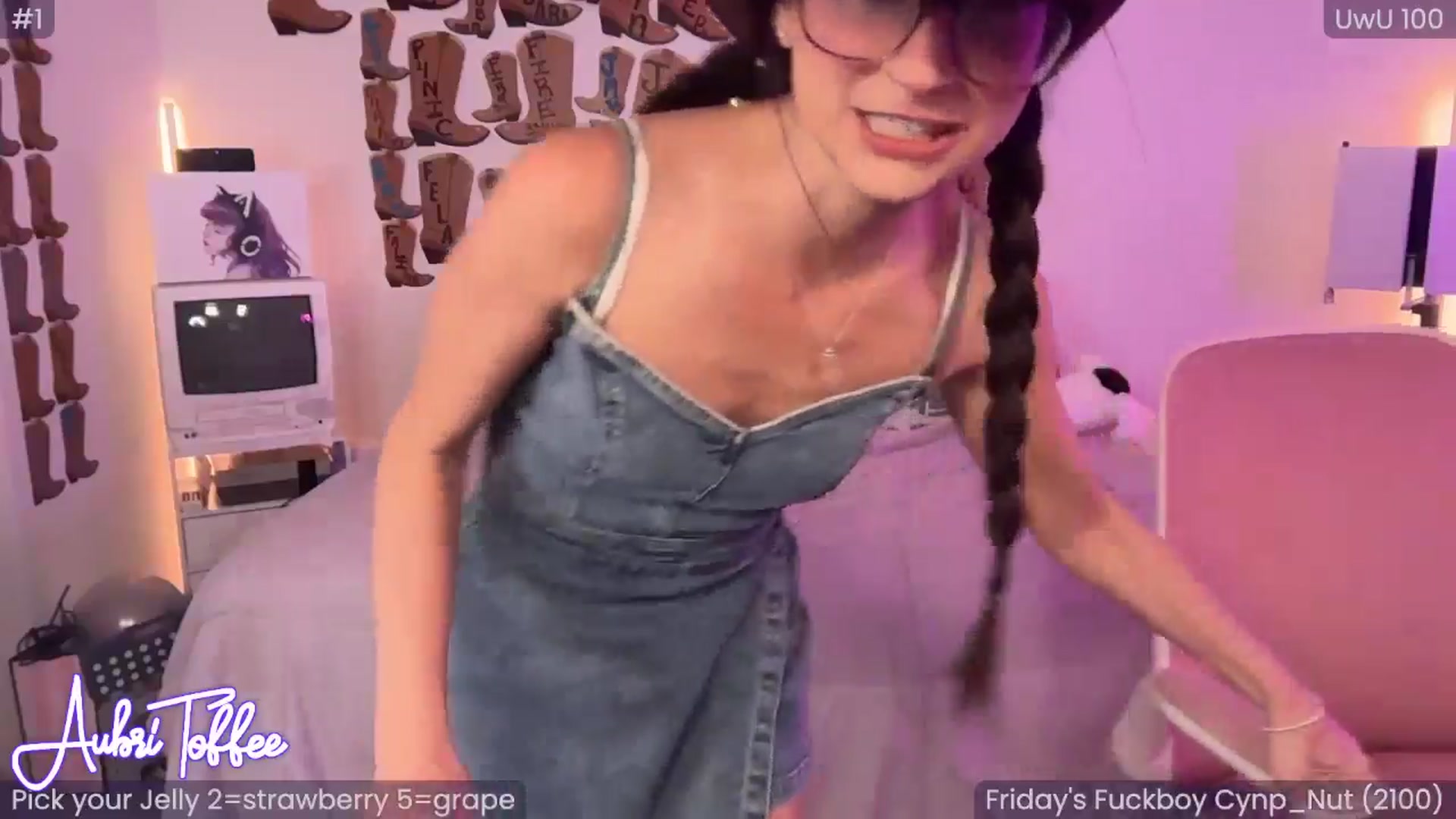 Gallery image thumbnail from AubriToffee's myfreecams stream on, 05/31/2025, 06:03 image 2 of 20
