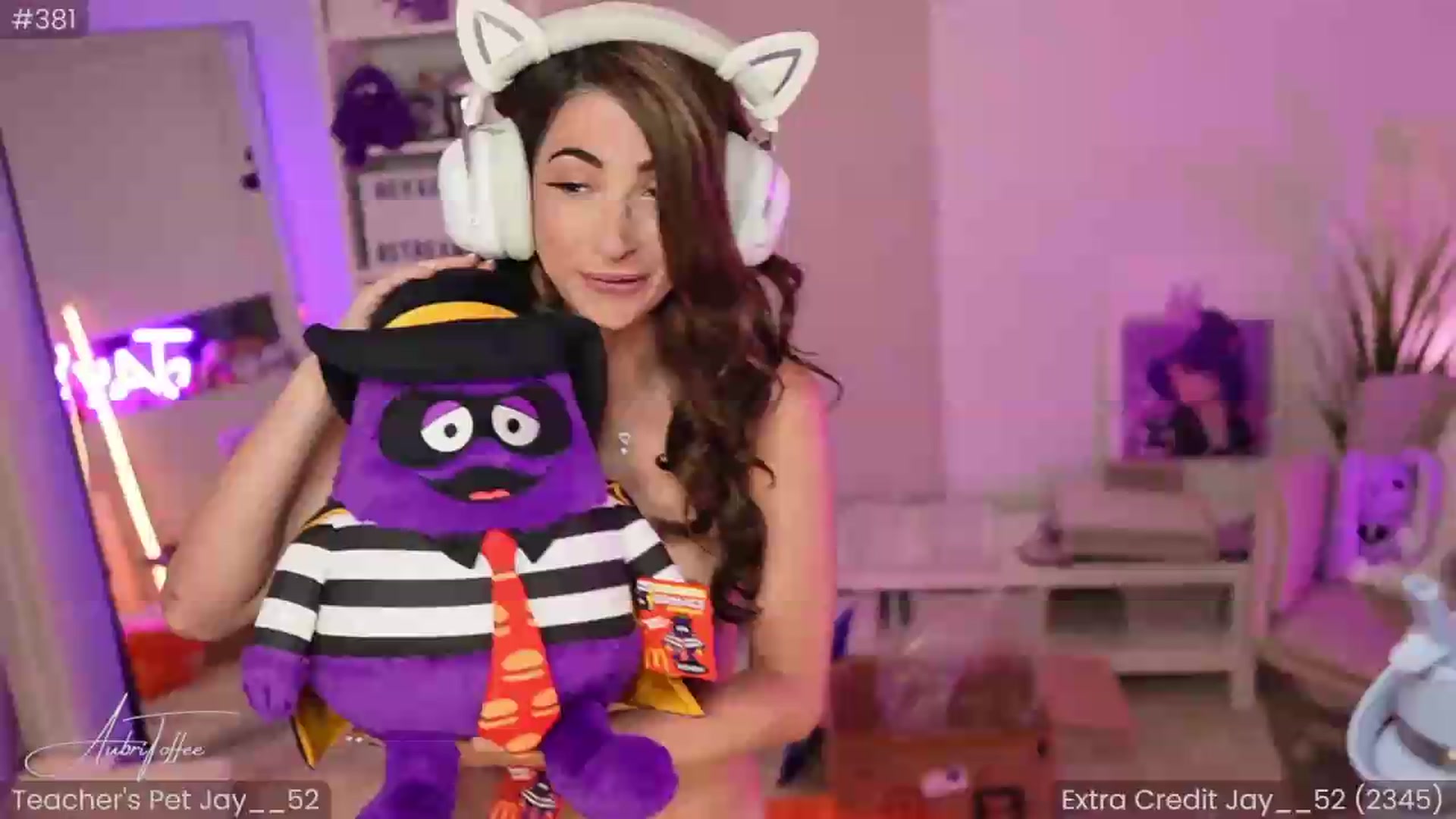 Gallery image thumbnail from AubriToffee's myfreecams stream on, 08/15/2026, 06:35 image 10 of 20