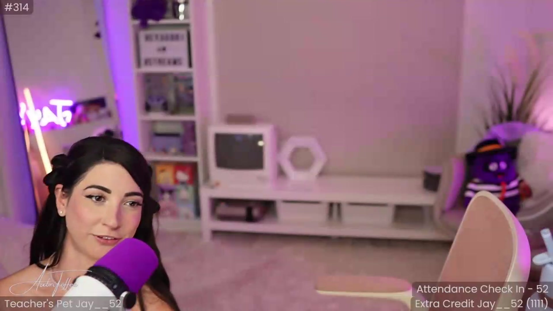 Gallery image thumbnail from AubriToffee's myfreecams stream on, 08/19/2026, 05:50 image 9 of 20