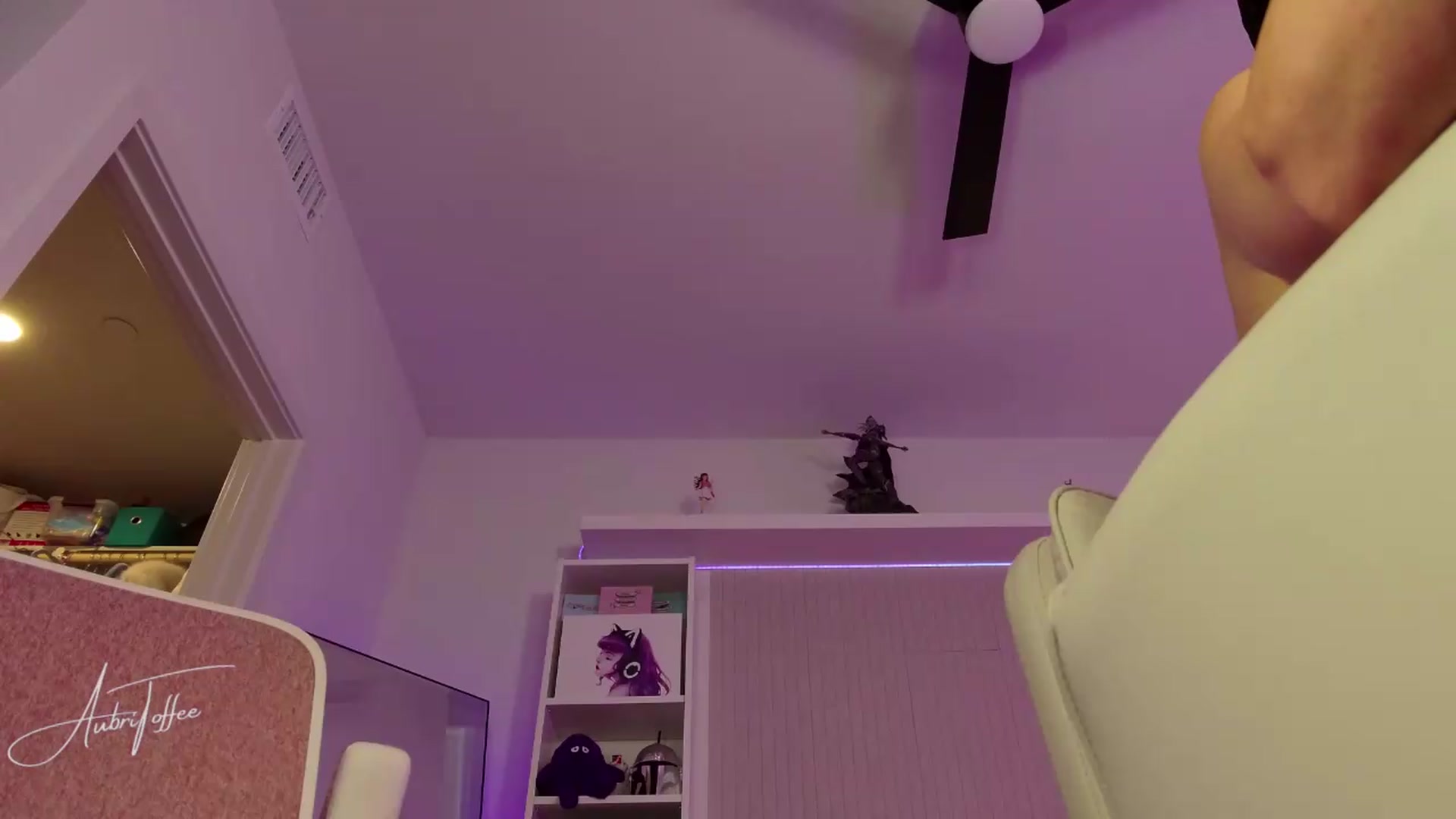 Gallery image thumbnail from AubriToffee's myfreecams stream on, 09/09/2026, 06:30 image 11 of 20