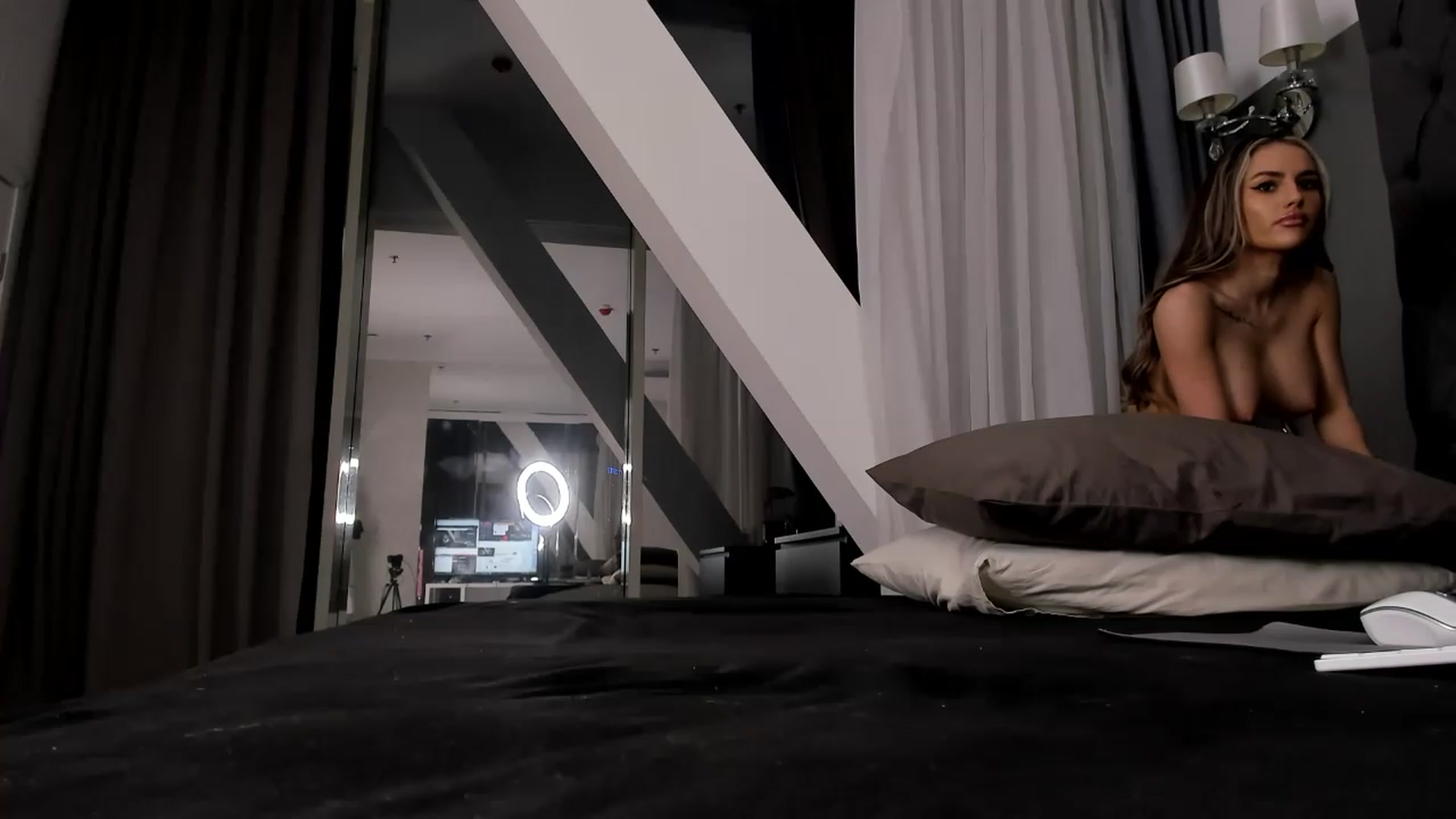 Gallery image thumbnail from AudreyRyen's myfreecams stream on, 04/06/2023, 17:09 image 19 of 20