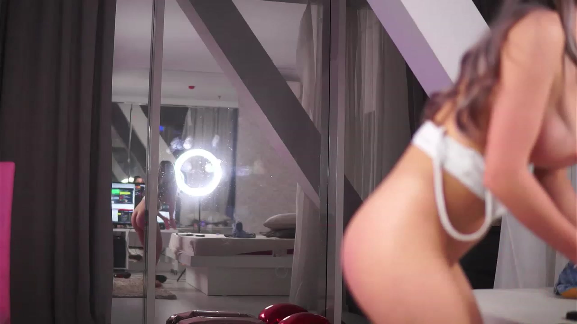 Gallery image thumbnail from AudreyRyen's myfreecams stream on, 05/06/2023, 18:30 image 2 of 20