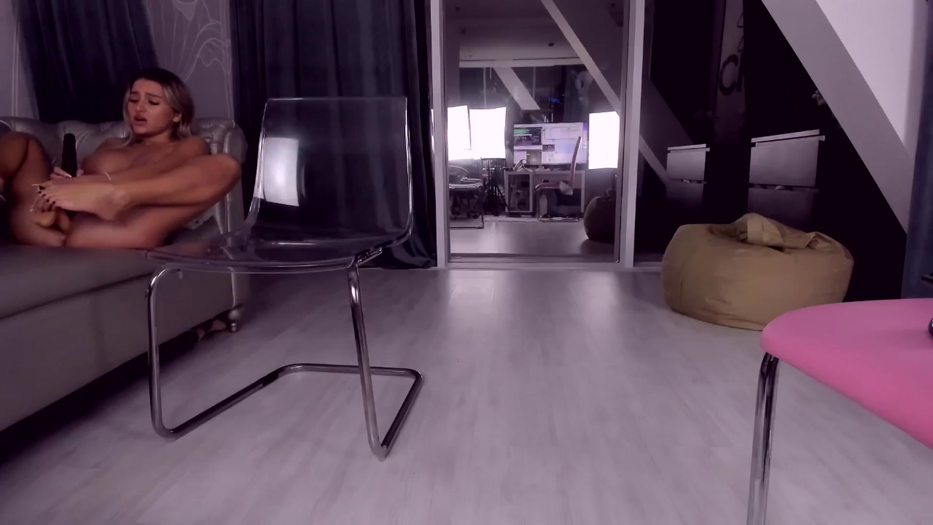 Gallery image thumbnail from AudreyRyen's myfreecams stream on, 06/17/2024, 21:12 image 14 of 20