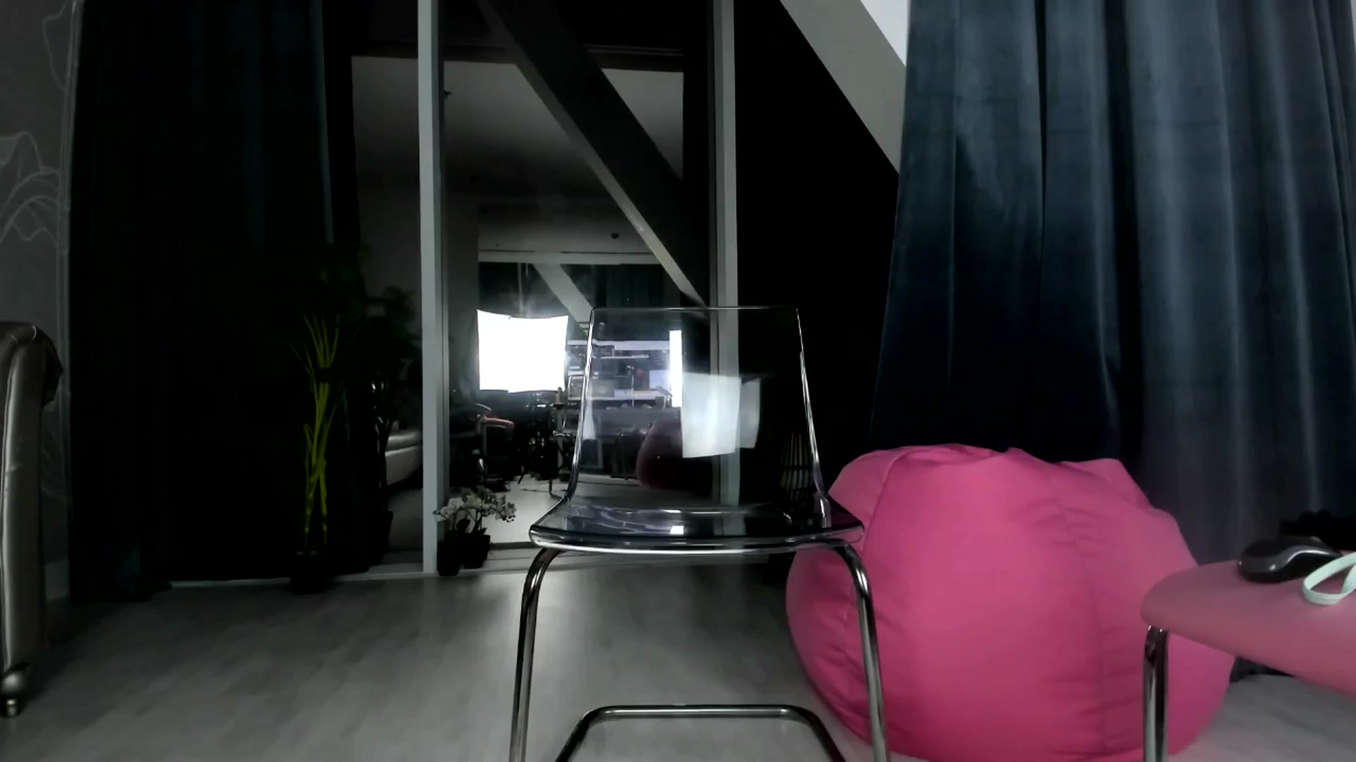 Gallery image thumbnail from AudreyRyen's myfreecams stream on, 10/08/2024, 17:21 image 12 of 20