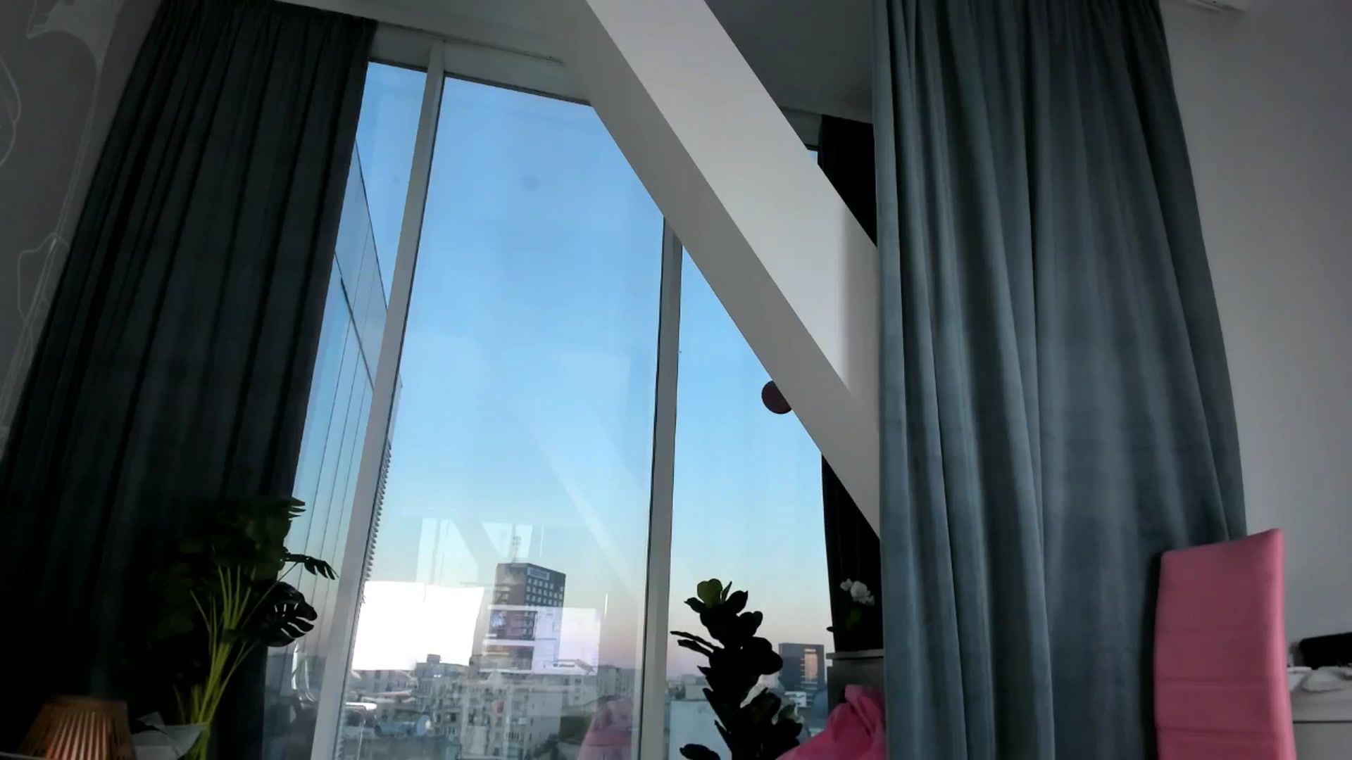 Gallery image thumbnail from AudreyRyen's myfreecams stream on, 10/18/2024, 16:14 image 15 of 20