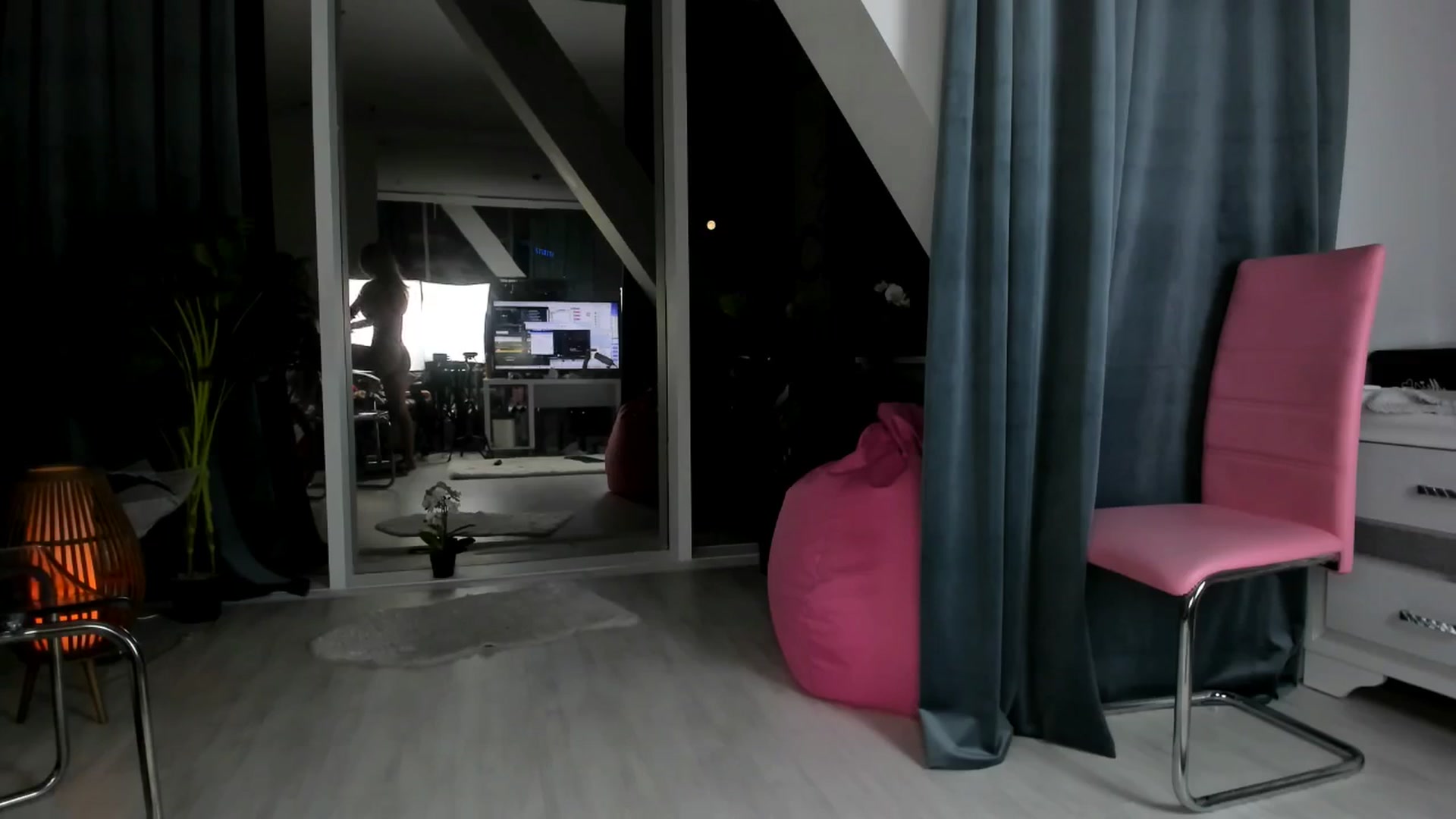 Gallery image thumbnail from AudreyRyen's myfreecams stream on, 10/18/2024, 17:16 image 2 of 20
