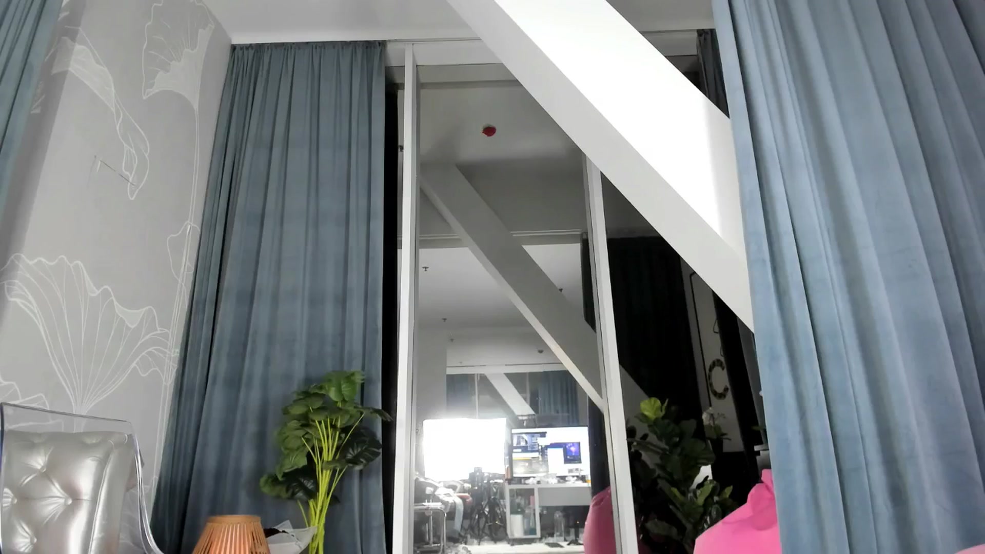 Gallery image thumbnail from AudreyRyen's myfreecams stream on, 10/19/2024, 18:28 image 8 of 20