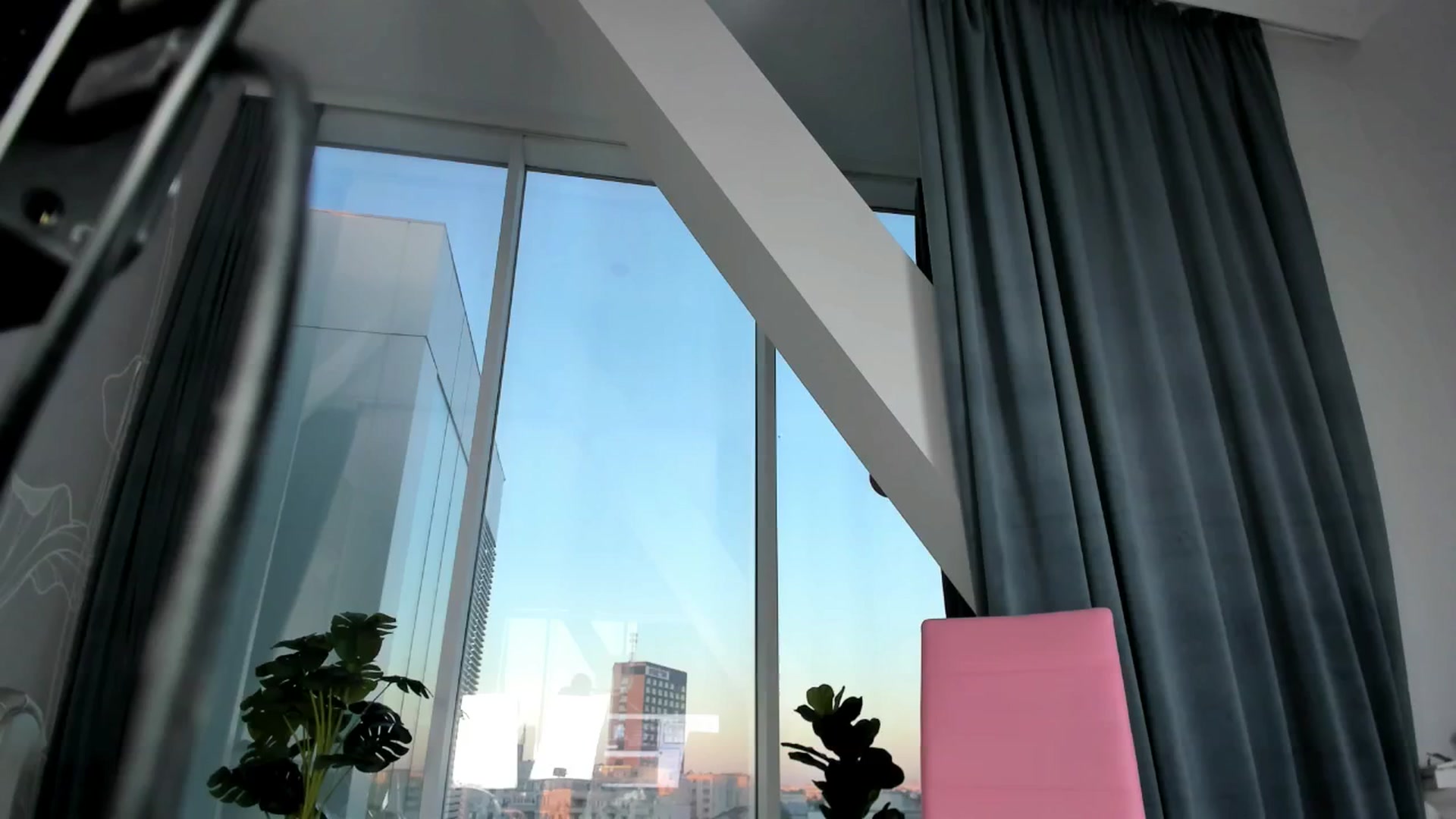 Gallery image thumbnail from AudreyRyen's myfreecams stream on, 10/26/2024, 15:24 image 5 of 20