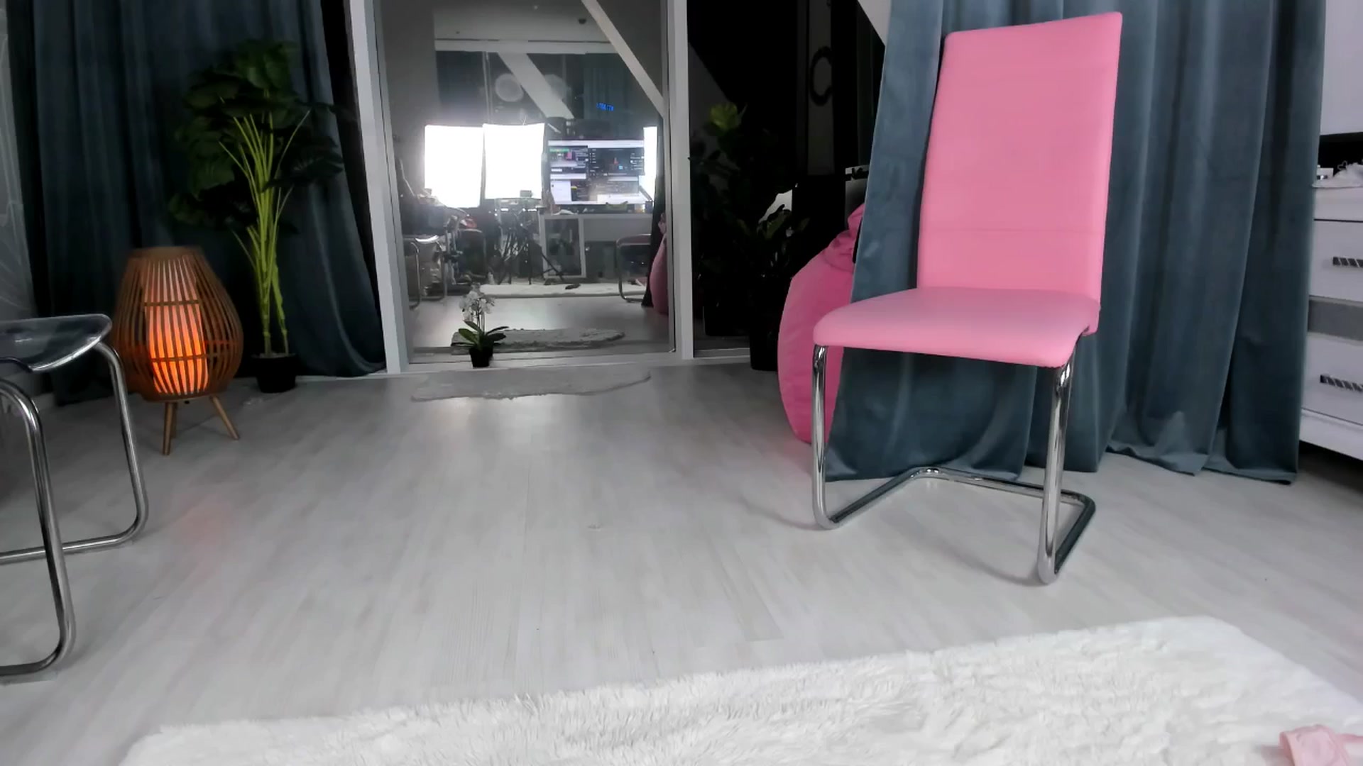 Gallery image thumbnail from AudreyRyen's myfreecams stream on, 11/11/2024, 18:47 image 9 of 20
