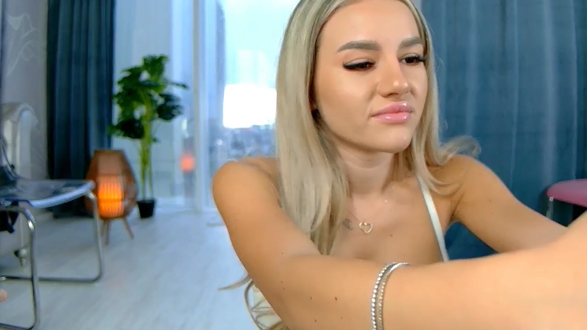 Gallery image thumbnail from AudreyRyen's myfreecams stream on, 11/12/2024, 13:45 image 8 of 20
