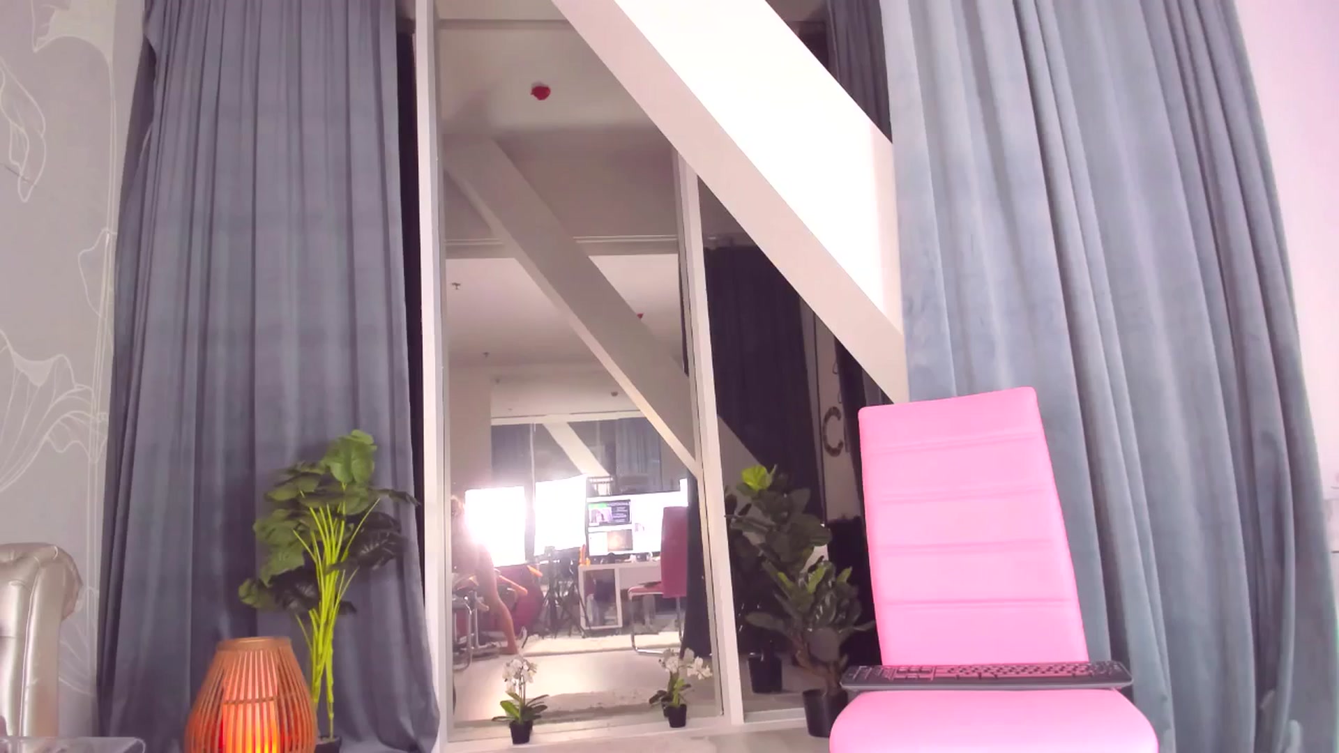 Gallery image thumbnail from AudreyRyen's myfreecams stream on, 11/20/2024, 17:51 image 9 of 20