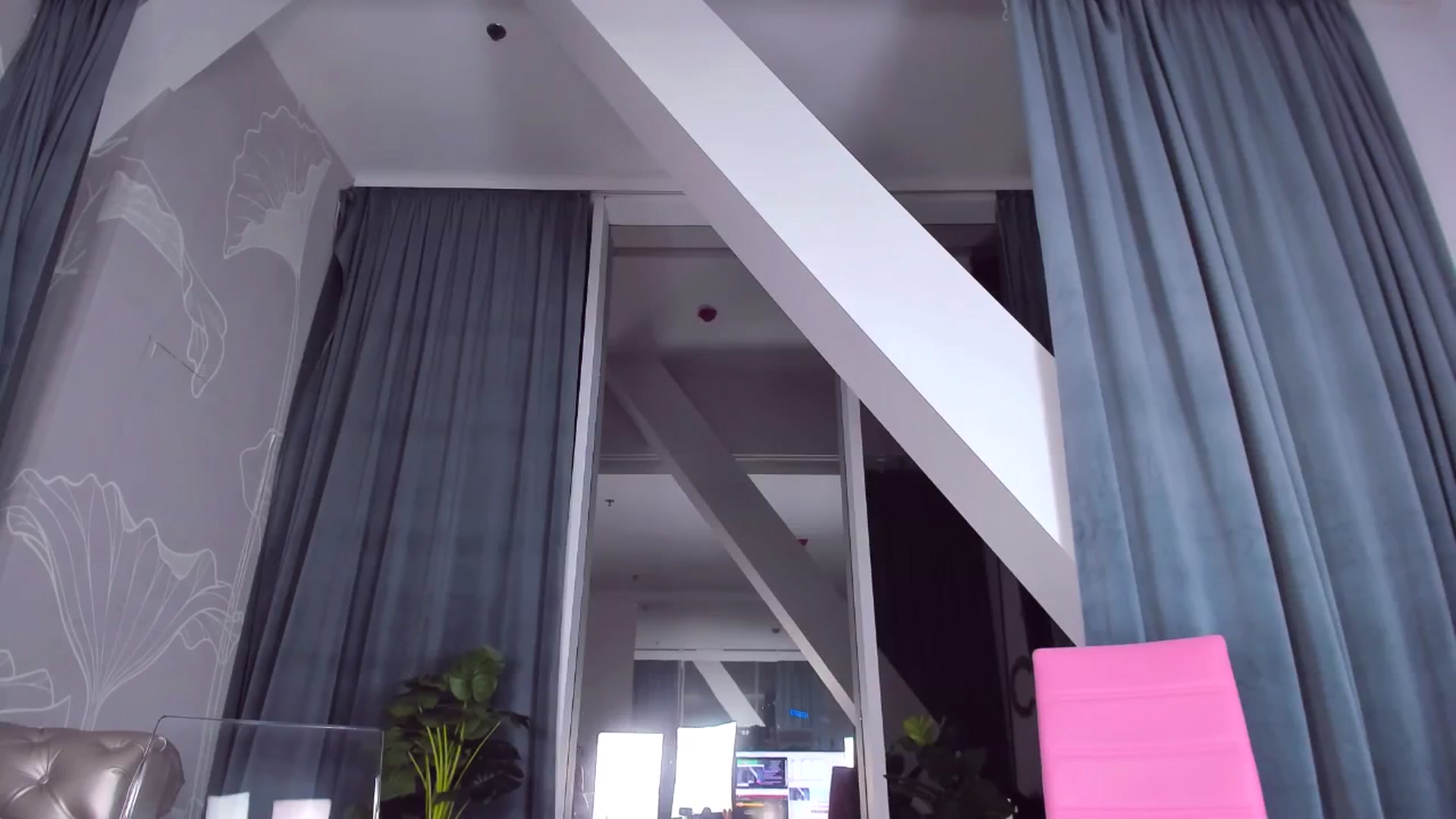 Gallery image thumbnail from AudreyRyen's myfreecams stream on, 11/21/2024, 20:20 image 10 of 20