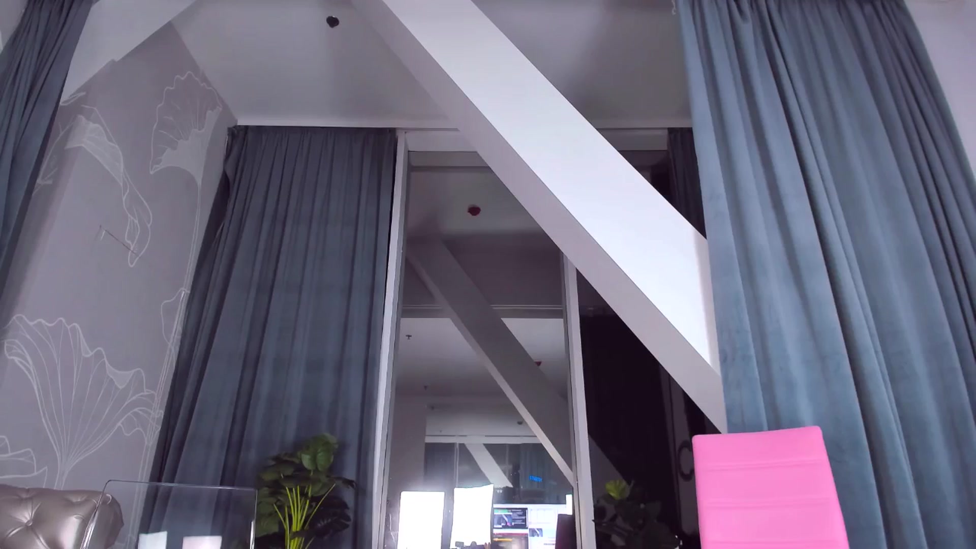 Gallery image thumbnail from AudreyRyen's myfreecams stream on, 11/21/2024, 20:20 image 11 of 20