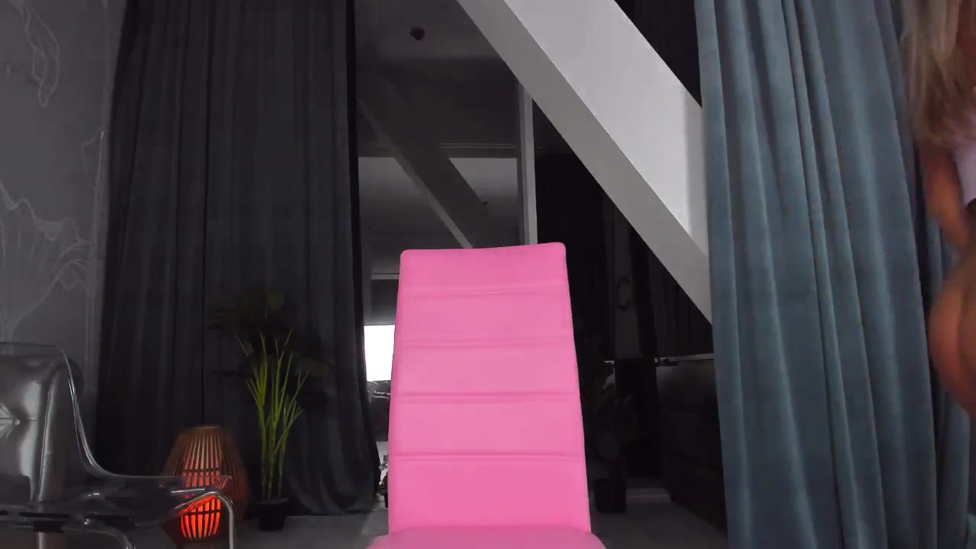 Gallery image thumbnail from AudreyRyen's myfreecams stream on, 11/24/2024, 19:09 image 15 of 20