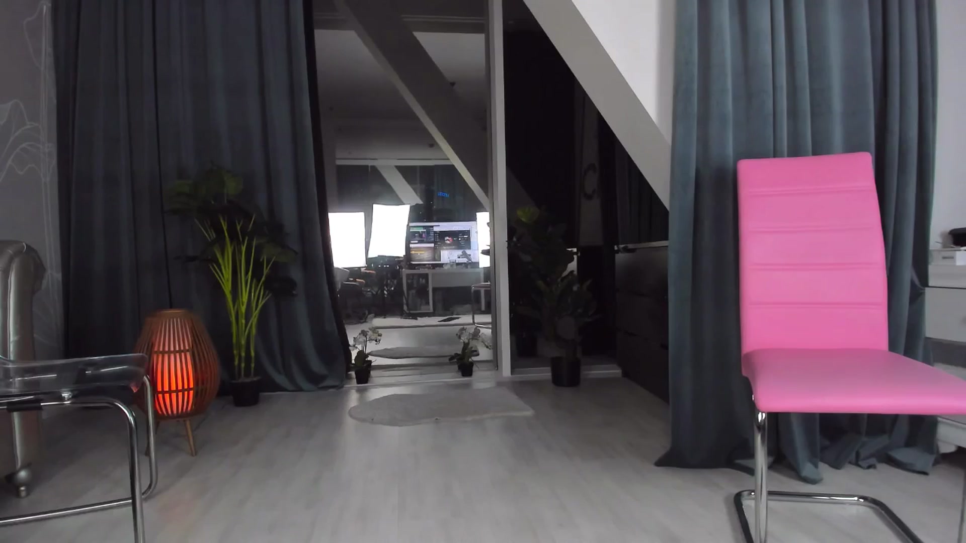 Gallery image thumbnail from AudreyRyen's myfreecams stream on, 11/24/2024, 20:28 image 10 of 20