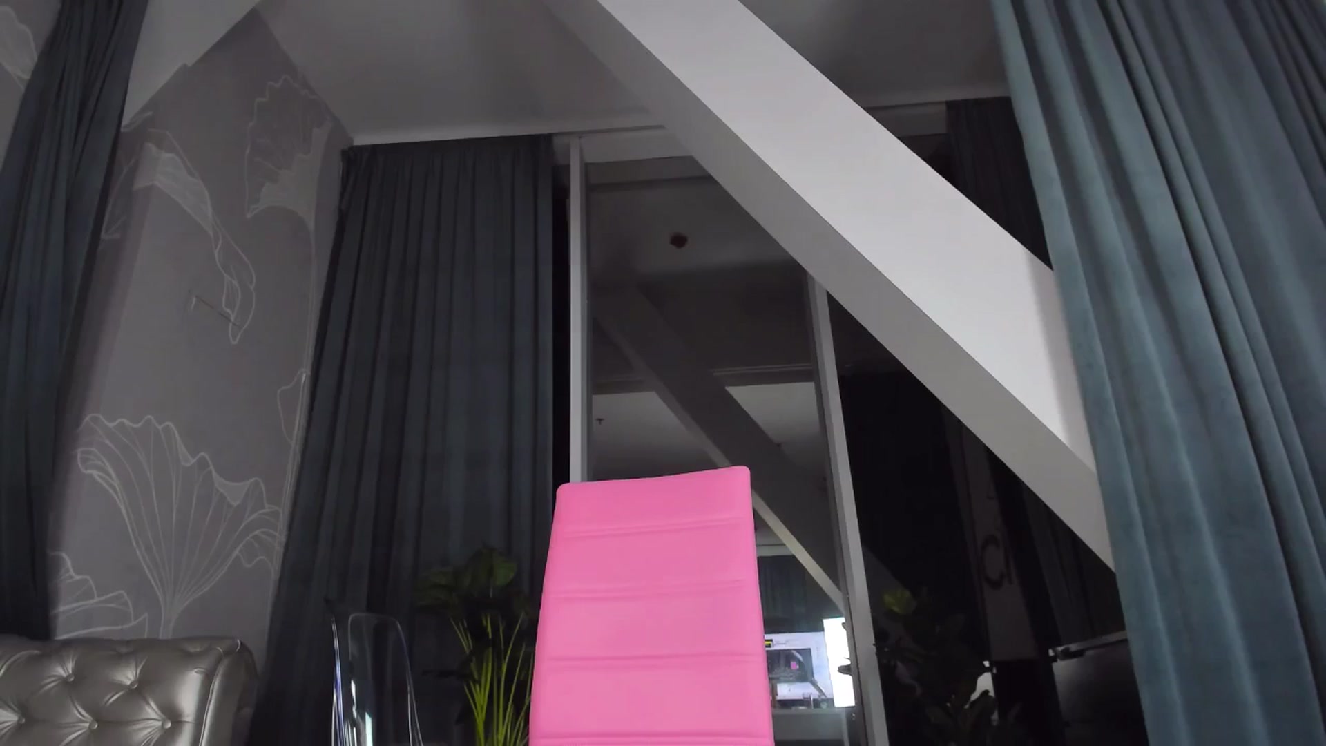 Gallery image thumbnail from AudreyRyen's myfreecams stream on, 11/26/2024, 19:00 image 13 of 20