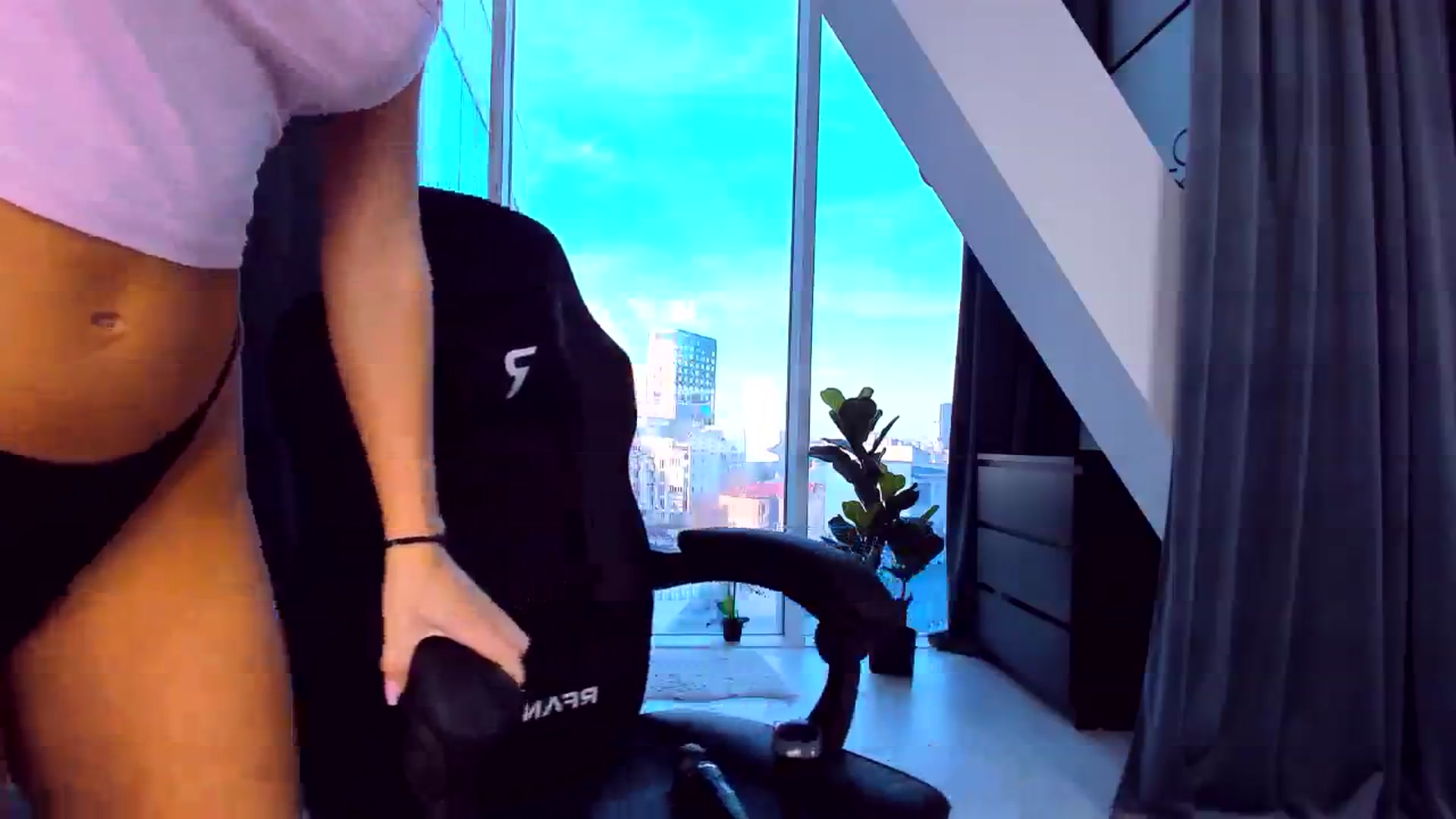Gallery image thumbnail from AudreyRyen's myfreecams stream on, 12/18/2024, 14:17 image 9 of 20