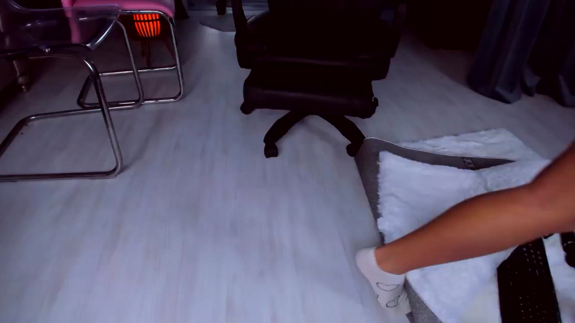Gallery image thumbnail from AudreyRyen's myfreecams stream on, 12/23/2024, 15:19 image 6 of 20
