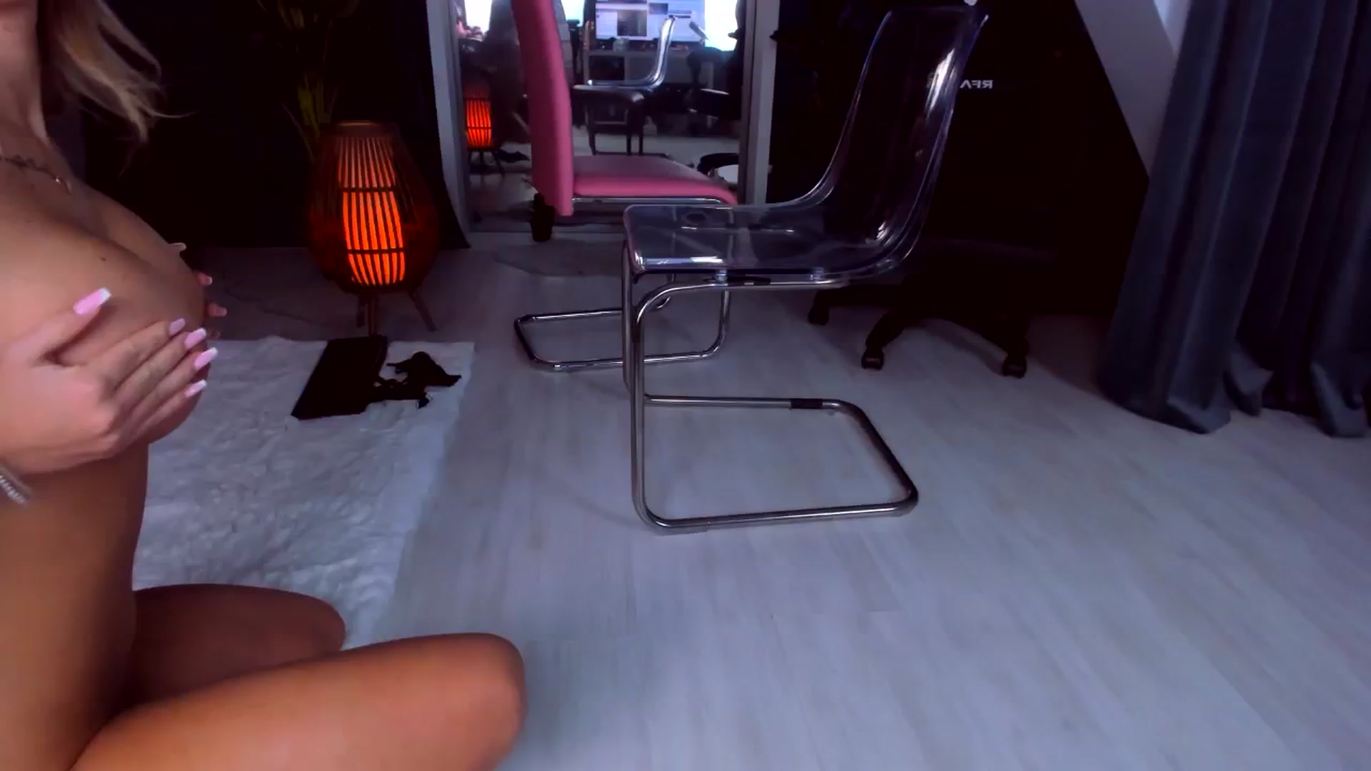 Gallery image thumbnail from AudreyRyen's myfreecams stream on, 12/23/2024, 15:19 image 8 of 20