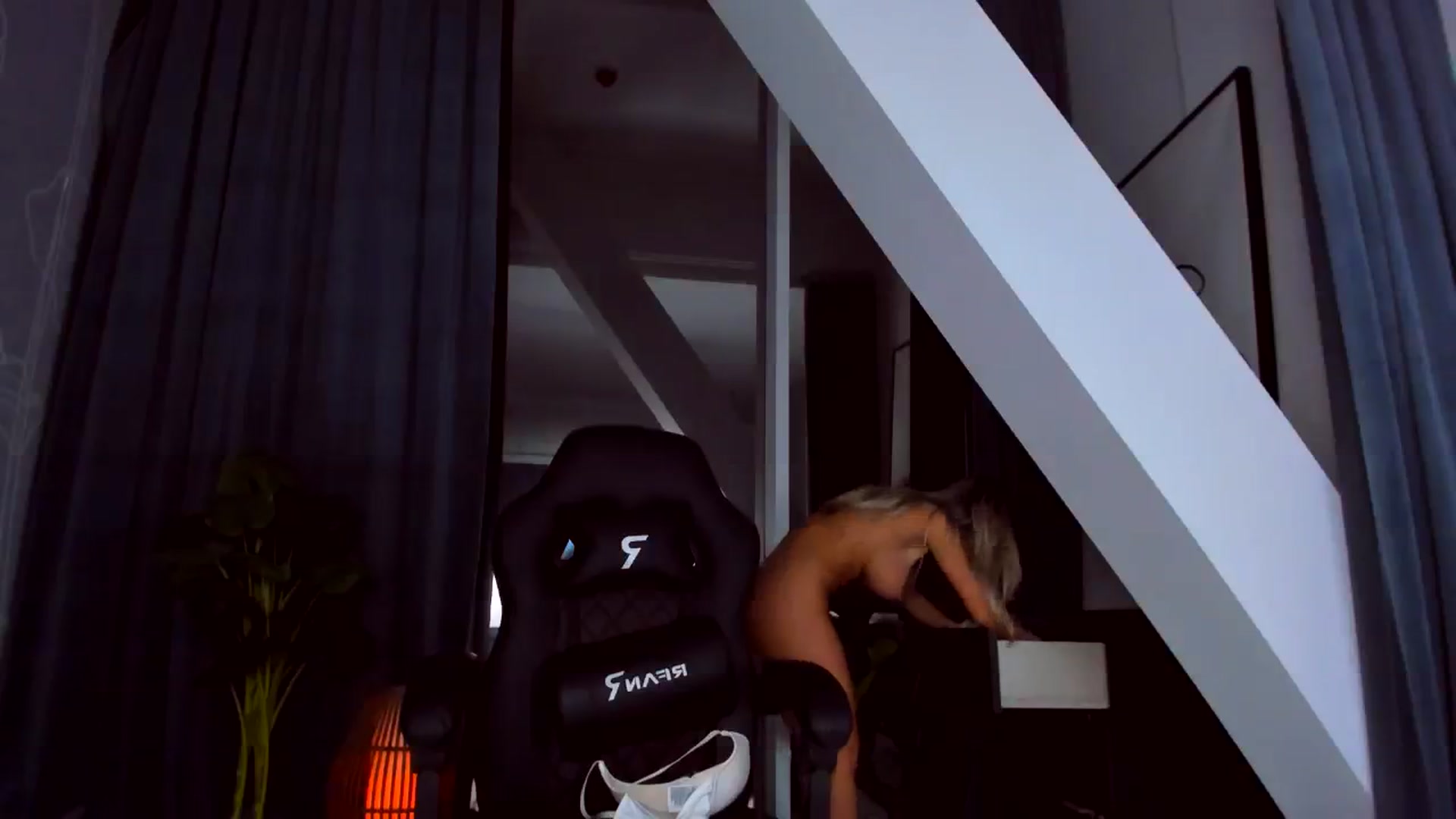 Gallery image thumbnail from AudreyRyen's myfreecams stream on, 01/04/2025, 18:59 image 11 of 20