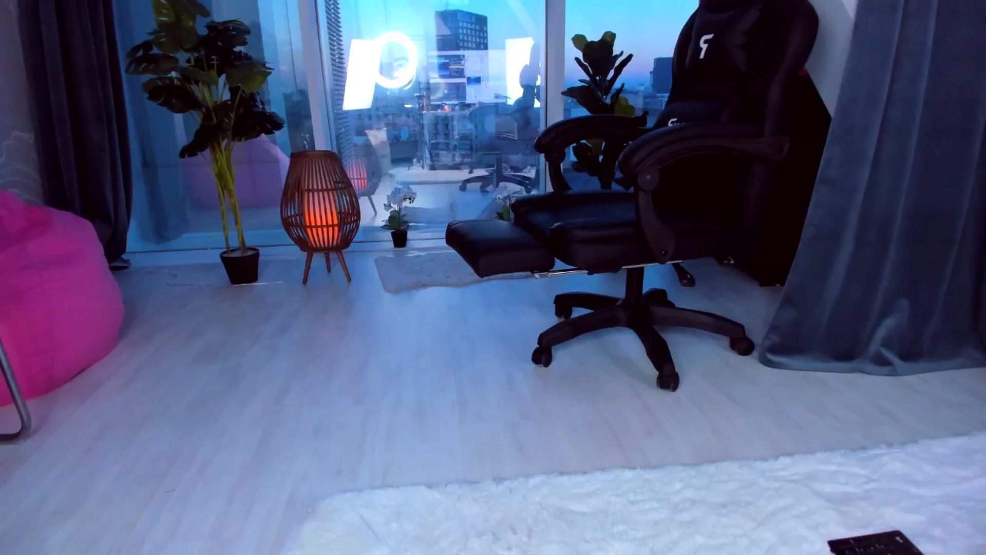 Gallery image thumbnail from AudreyRyen's myfreecams stream on, 01/23/2025, 16:52 image 11 of 20