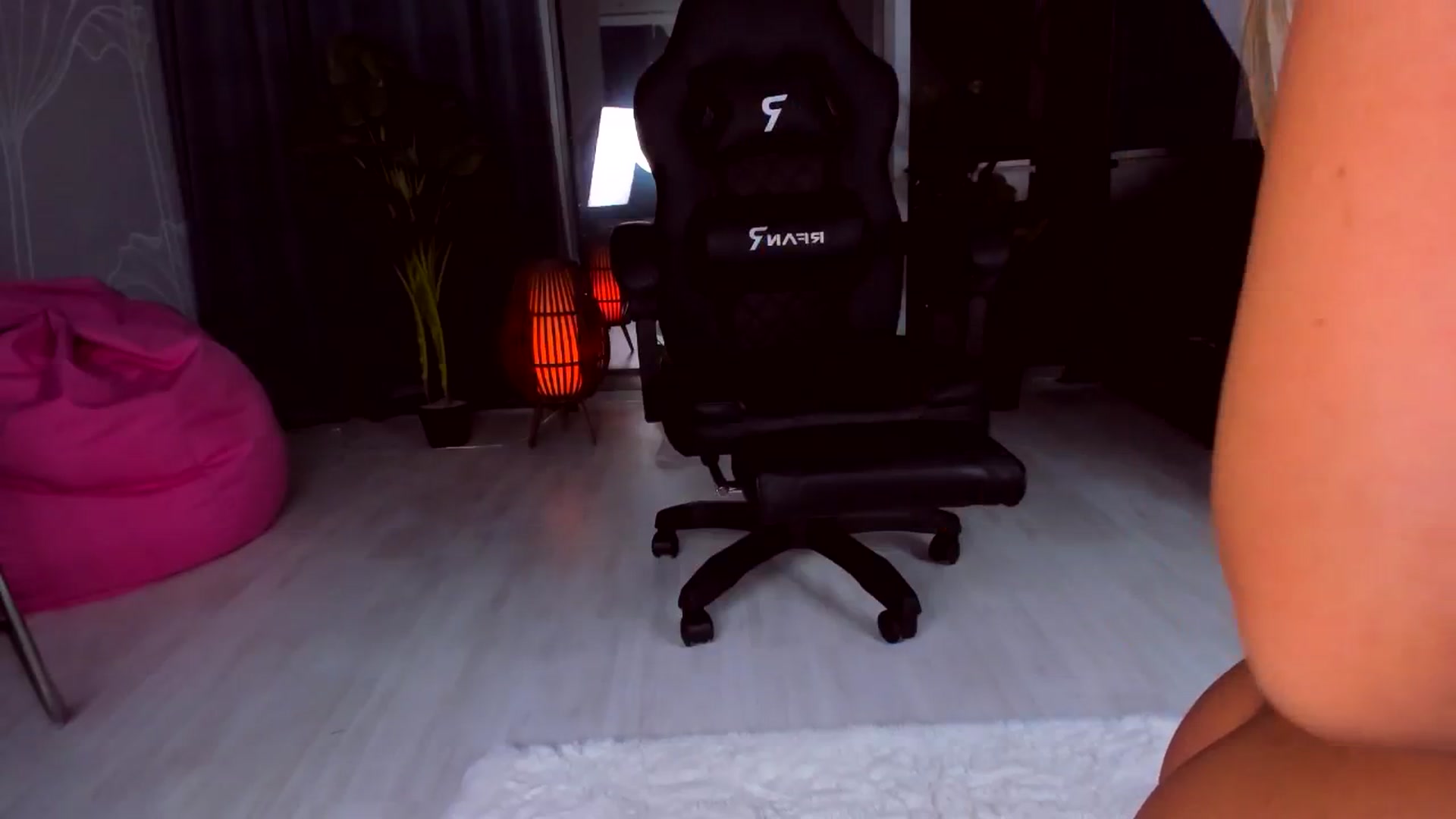 Gallery image thumbnail from AudreyRyen's myfreecams stream on, 01/26/2025, 18:52 image 6 of 20