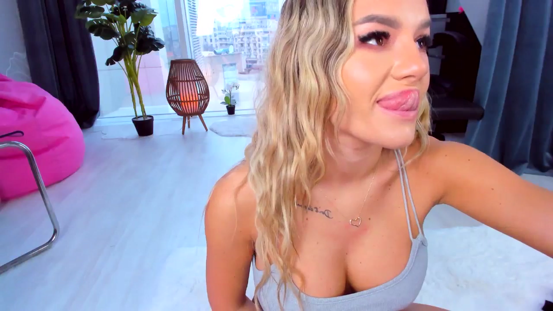 Gallery image thumbnail from AudreyRyen's myfreecams stream on, 02/02/2025, 15:08 image 10 of 20