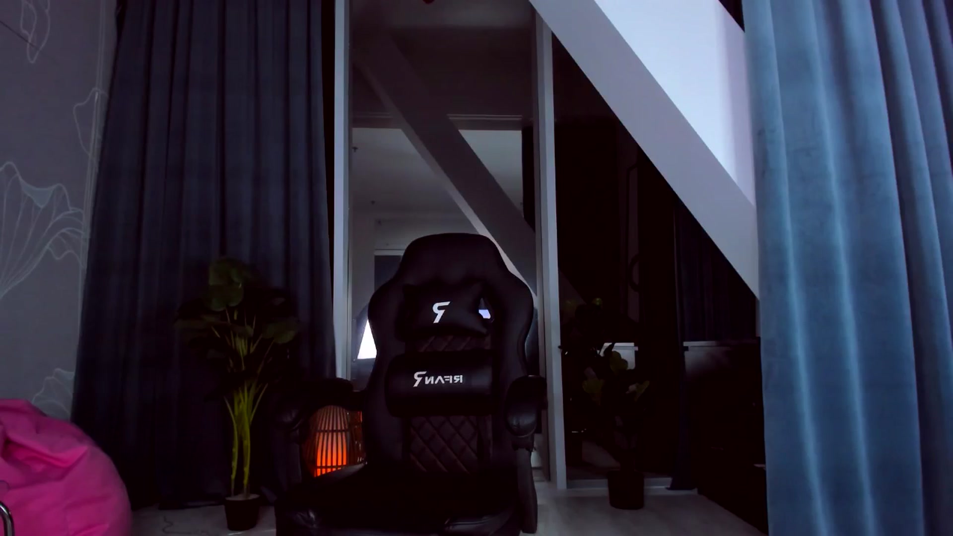 Gallery image thumbnail from AudreyRyen's myfreecams stream on, 02/03/2025, 18:05 image 6 of 20