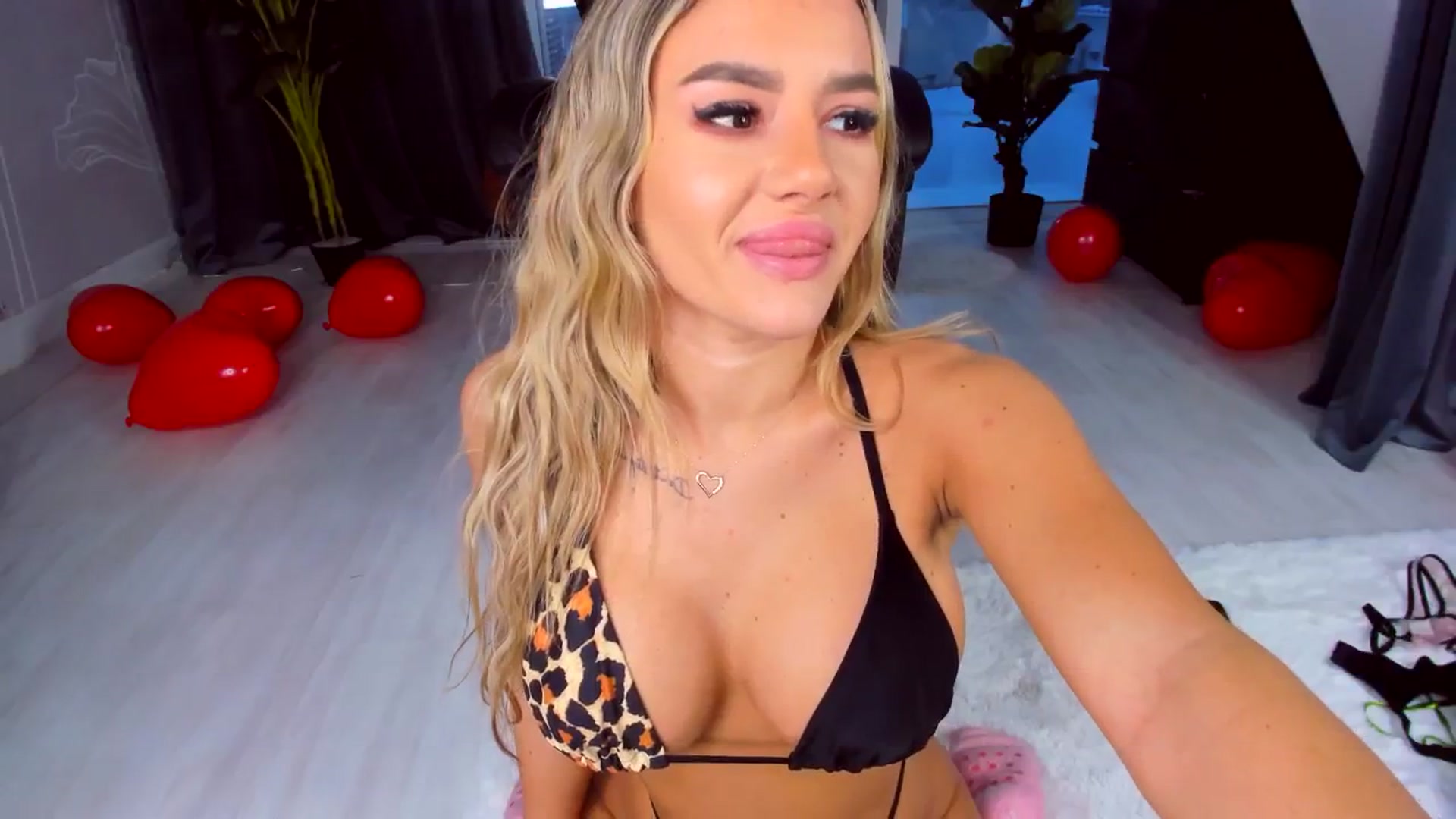 Gallery image thumbnail from AudreyRyen's myfreecams stream on, 02/18/2025, 18:58 image 10 of 20
