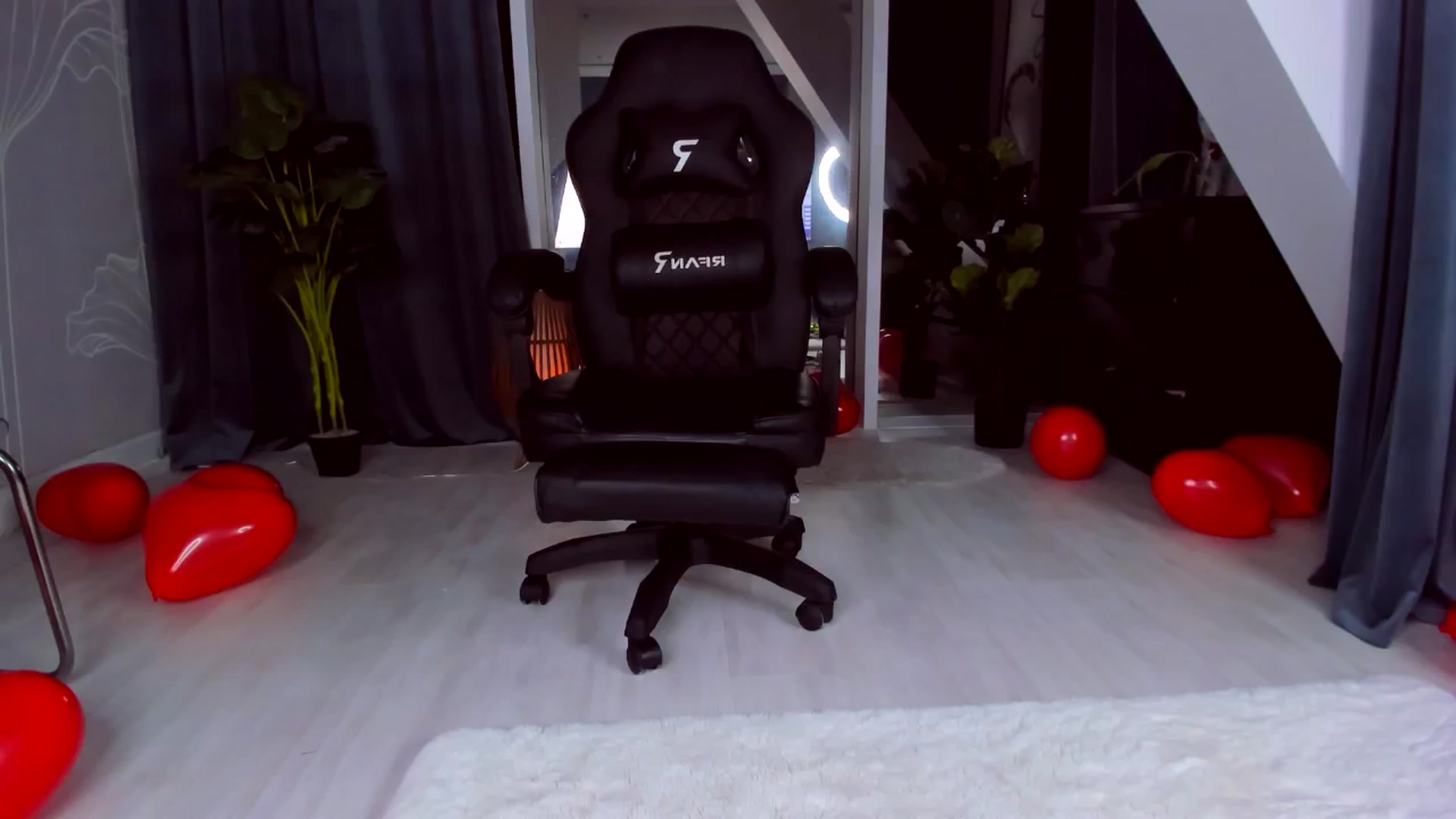 Gallery image thumbnail from AudreyRyen's myfreecams stream on, 02/19/2025, 18:06 image 15 of 20