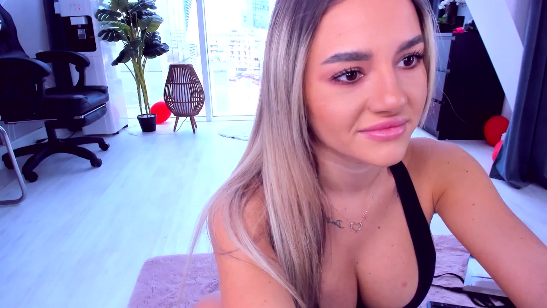 Gallery image thumbnail from AudreyRyen's myfreecams stream on, 04/16/2025, 15:07 image 5 of 20