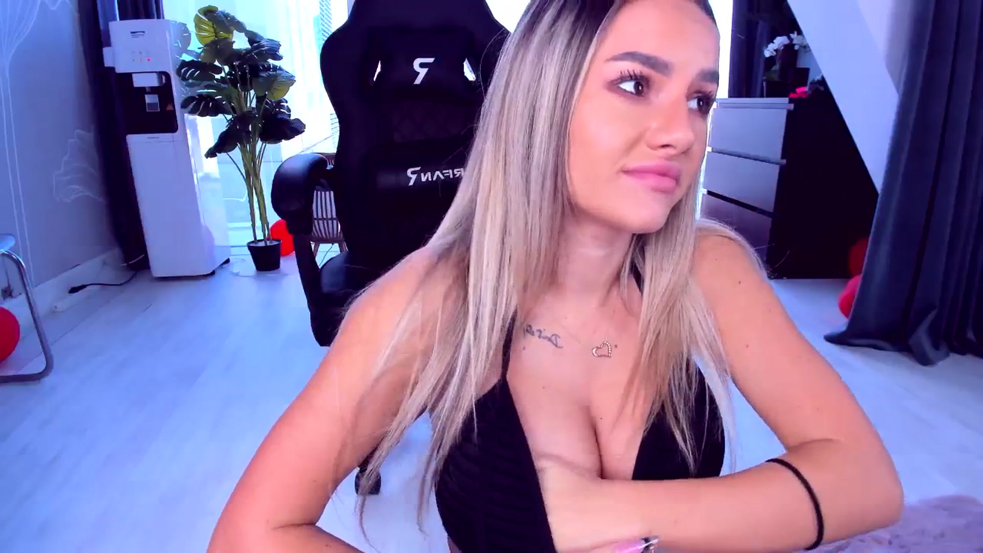 Gallery image thumbnail from AudreyRyen's myfreecams stream on, 04/17/2025, 13:41 image 12 of 20