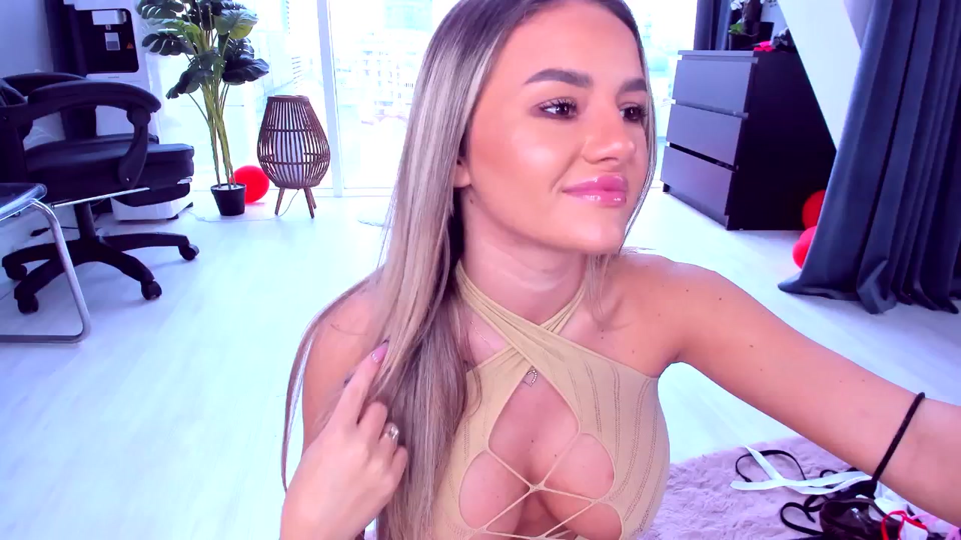 Gallery image thumbnail from AudreyRyen's myfreecams stream on, 04/19/2025, 14:15 image 3 of 20