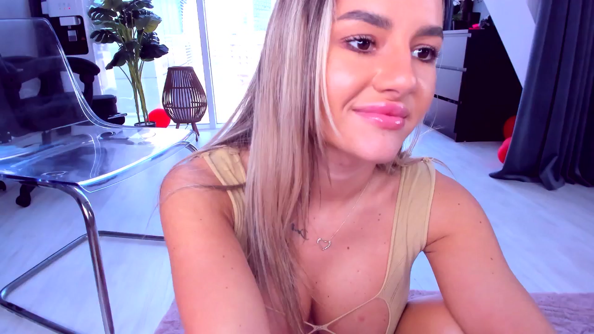 Gallery image thumbnail from AudreyRyen's myfreecams stream on, 04/19/2025, 15:10 image 2 of 20