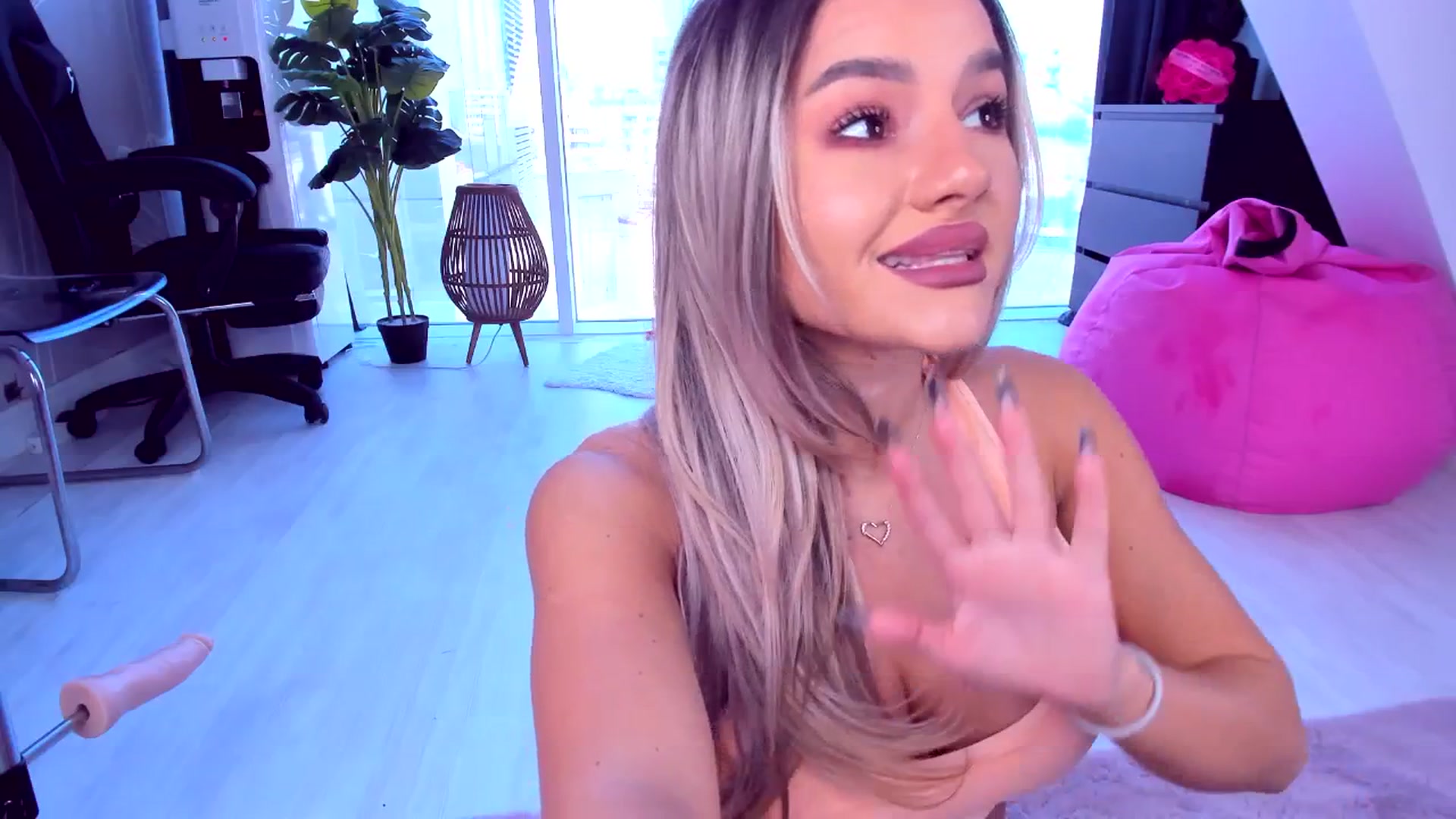 Gallery image thumbnail from AudreyRyen's myfreecams stream on, 05/01/2025, 10:55 image 4 of 20