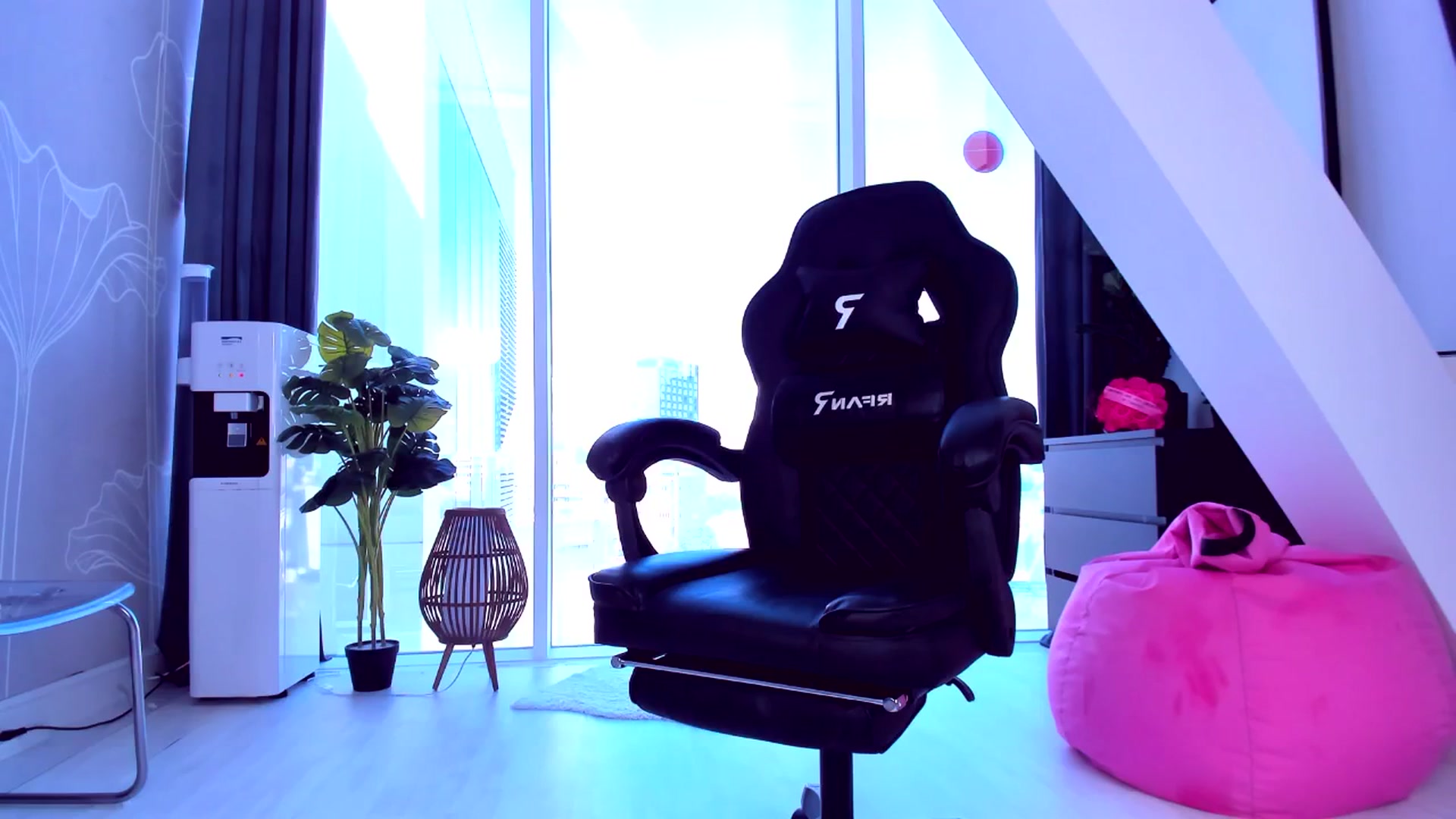 Gallery image thumbnail from AudreyRyen's myfreecams stream on, 05/01/2025, 13:12 image 9 of 20