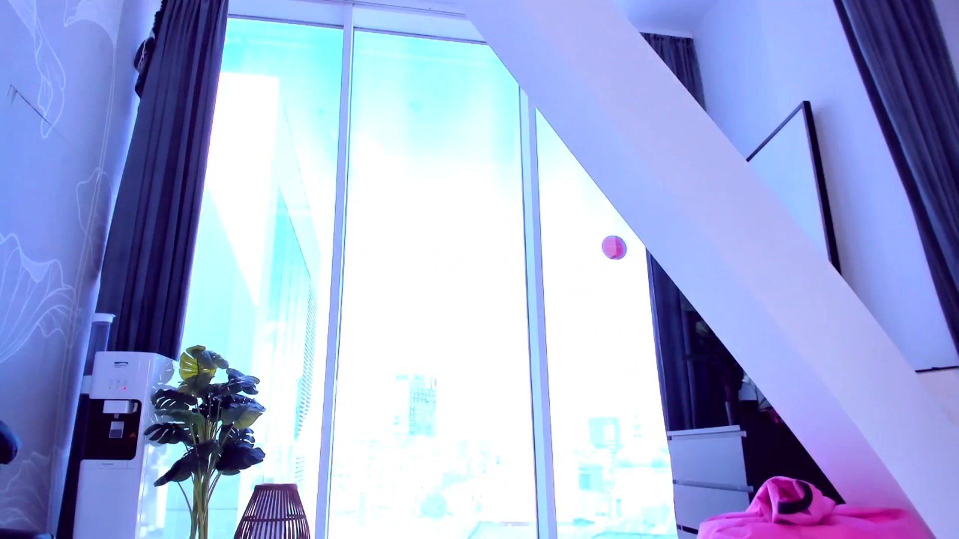 Gallery image thumbnail from AudreyRyen's myfreecams stream on, 05/01/2025, 13:12 image 15 of 20
