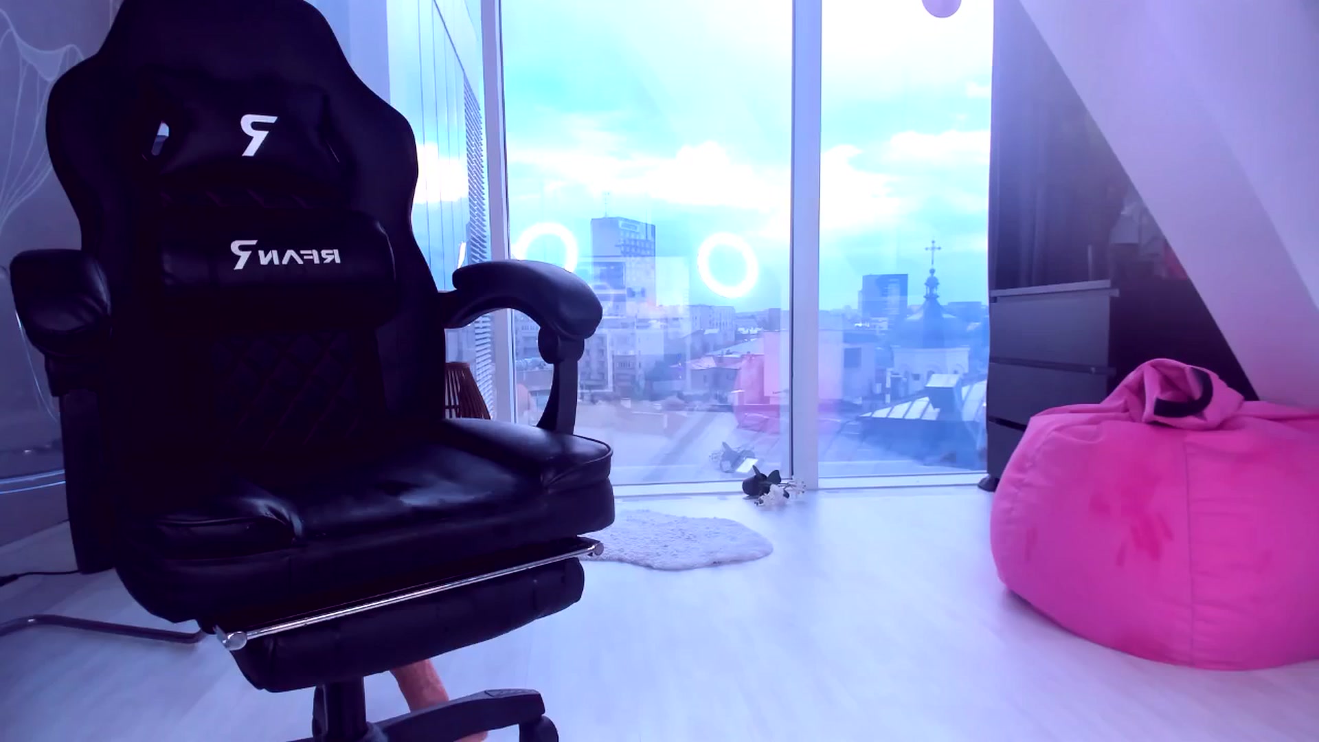 Gallery image thumbnail from AudreyRyen's myfreecams stream on, 05/01/2025, 17:48 image 8 of 20