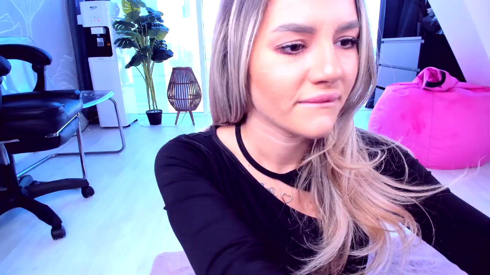 Gallery image thumbnail from AudreyRyen's myfreecams stream on, 05/02/2025, 11:04 image 4 of 20