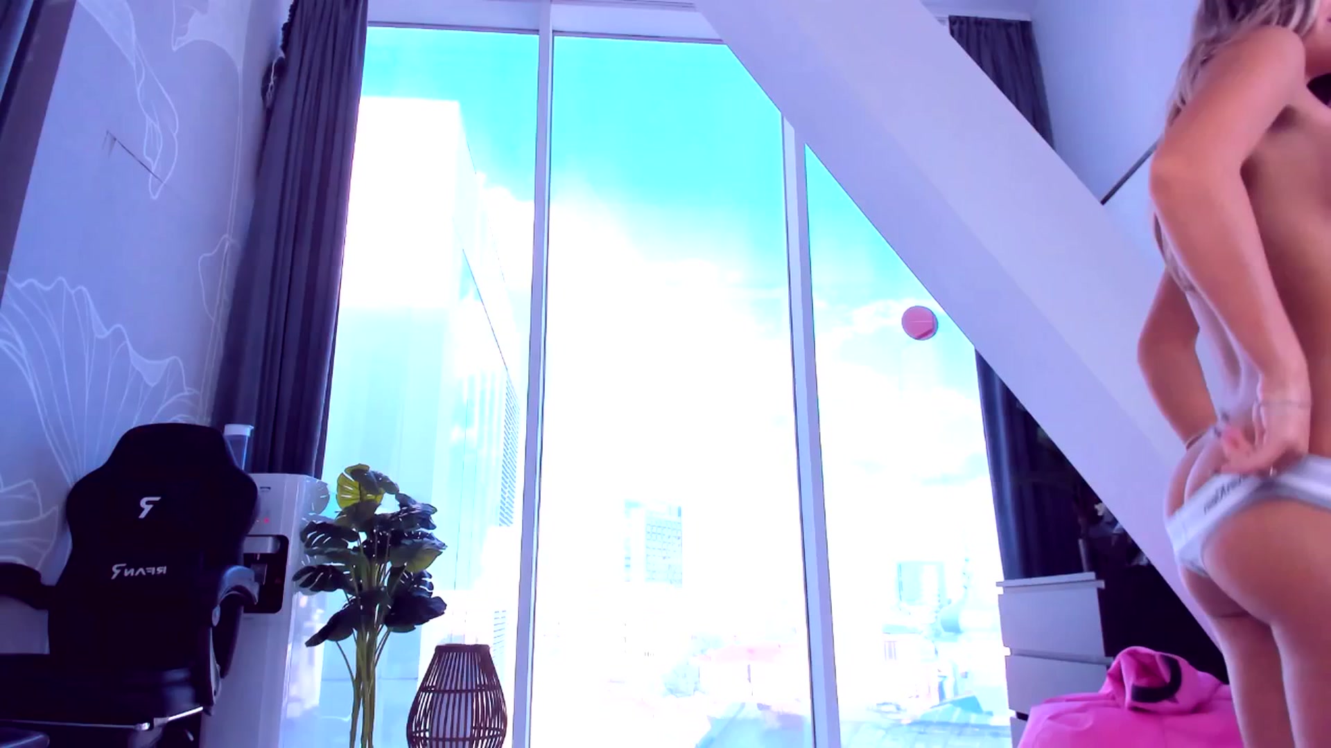 Gallery image thumbnail from AudreyRyen's myfreecams stream on, 05/03/2025, 17:06 image 9 of 20