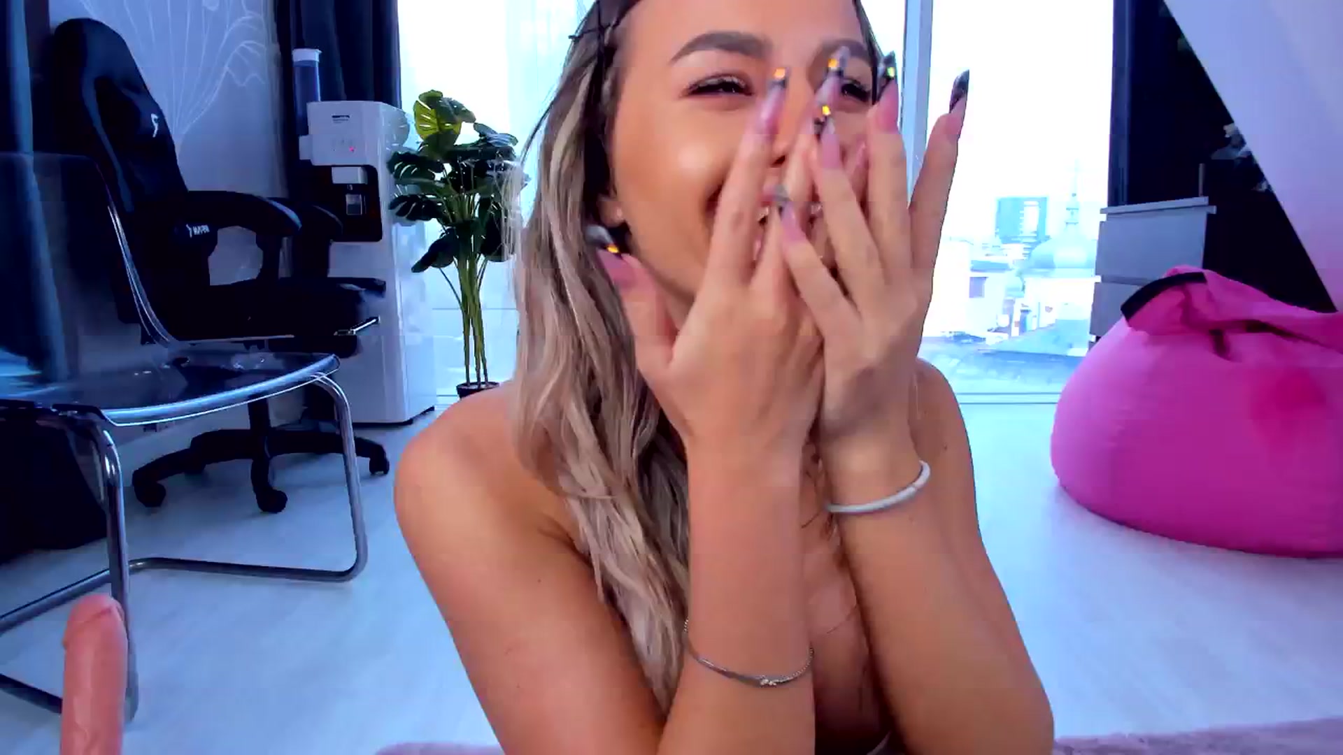 Gallery image thumbnail from AudreyRyen's myfreecams stream on, 05/08/2025, 14:19 image 20 of 20