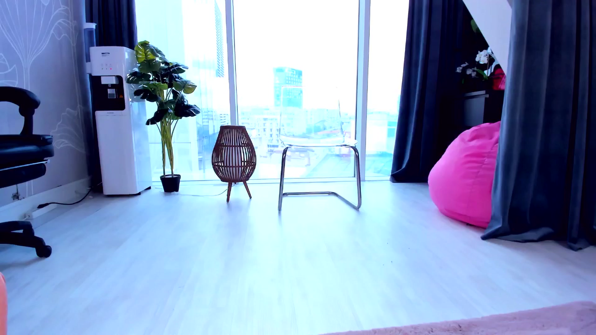 Gallery image thumbnail from AudreyRyen's myfreecams stream on, 05/11/2025, 12:14 image 8 of 20