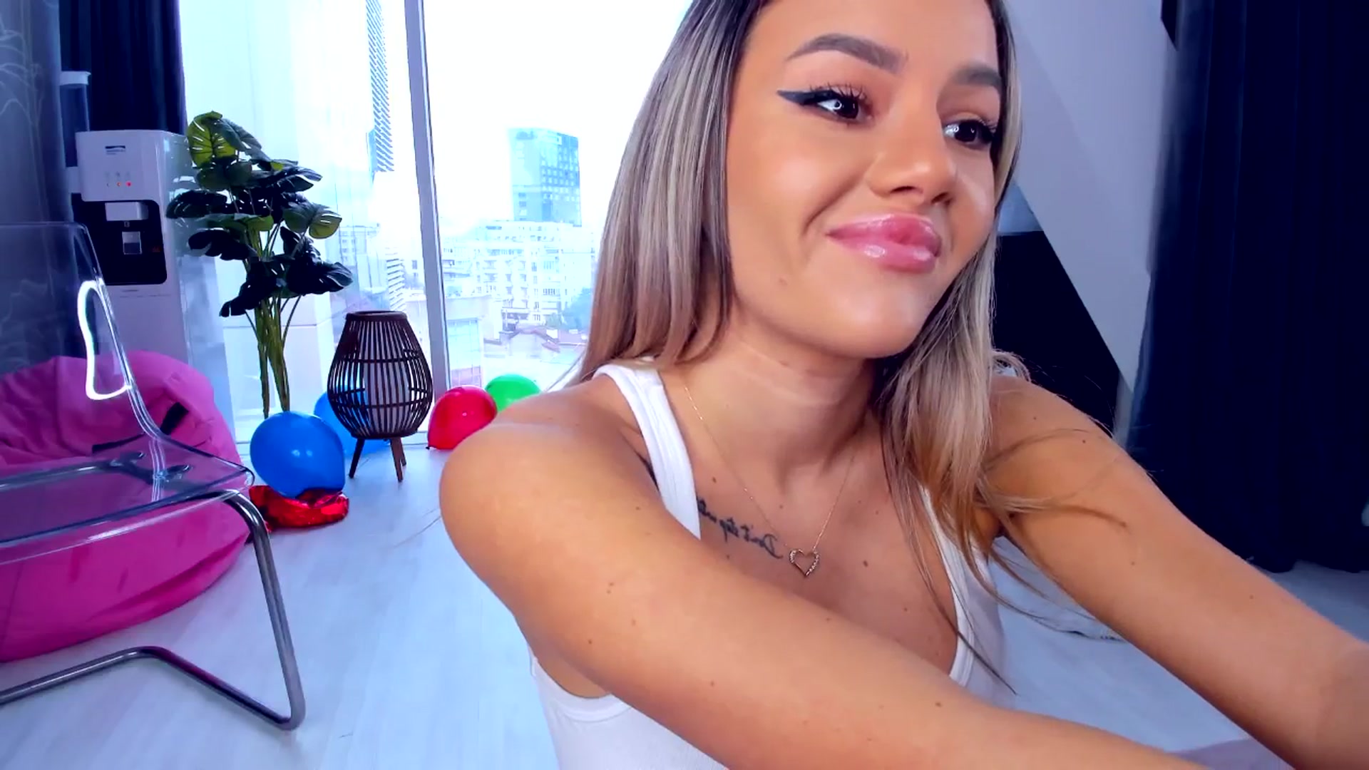 Gallery image thumbnail from AudreyRyen's myfreecams stream on, 05/14/2025, 11:05 image 16 of 20