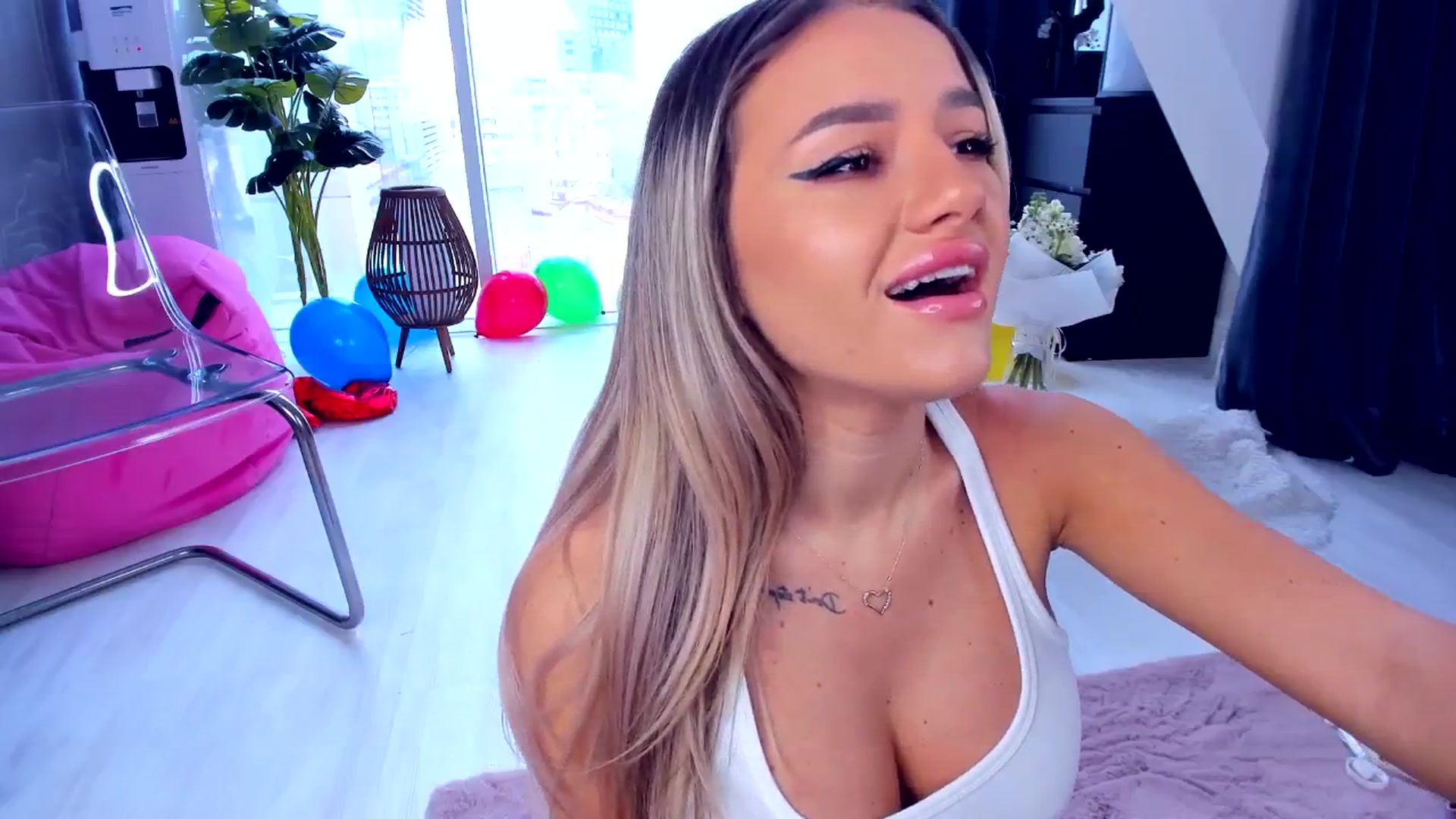 Gallery image thumbnail from AudreyRyen's myfreecams stream on, 05/14/2025, 11:05 image 8 of 20