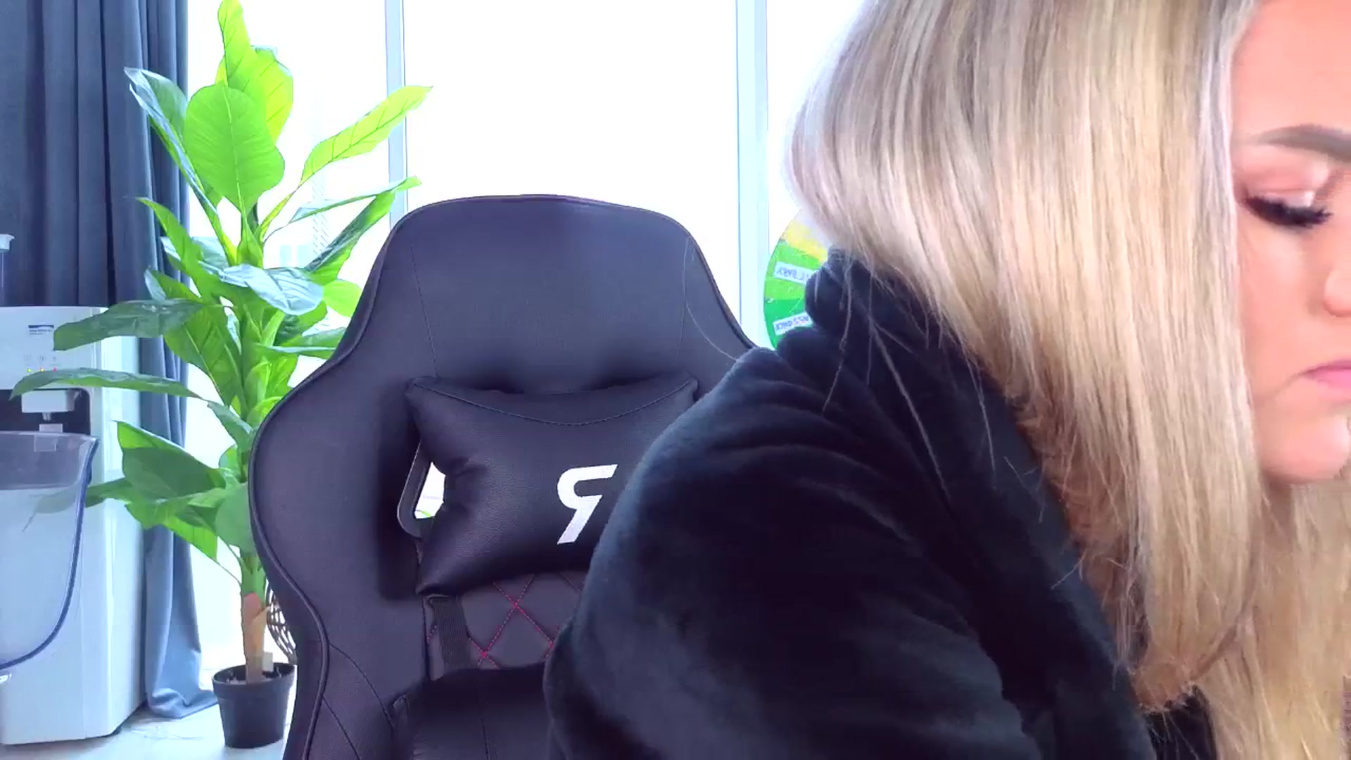 Gallery image thumbnail from AudreyRyen's myfreecams stream on, 09/26/2025, 14:23 image 14 of 20