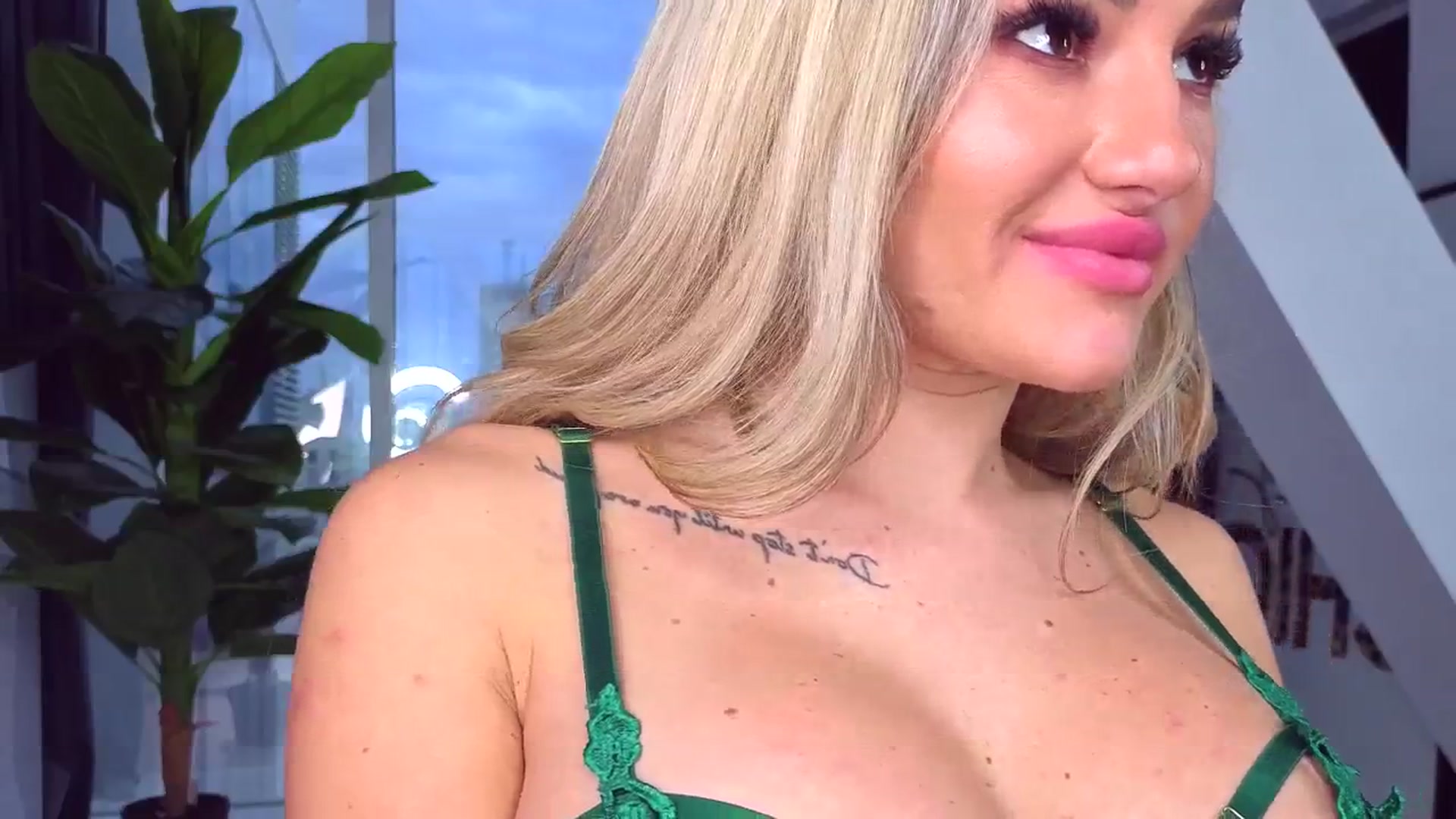 Gallery image thumbnail from AudreyRyen's myfreecams stream on, 10/13/2025, 15:12 image 14 of 20