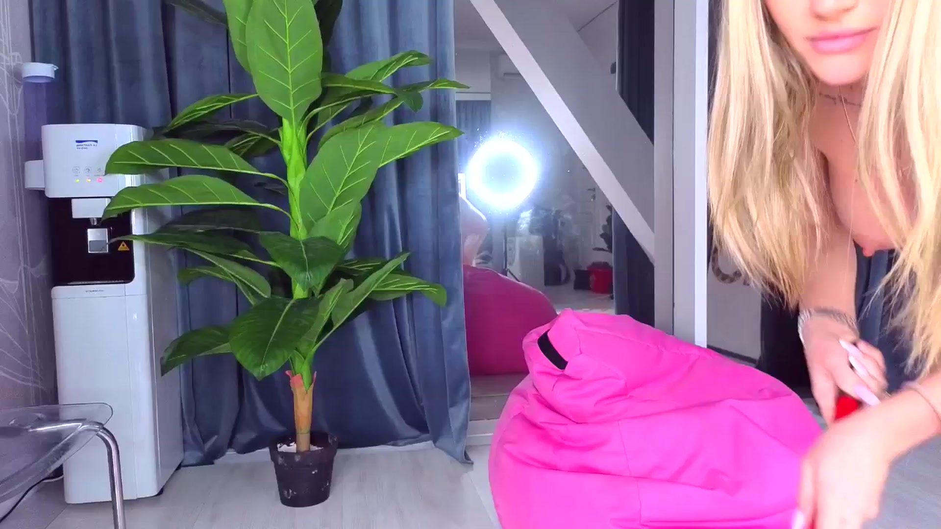 Gallery image thumbnail from AudreyRyen's myfreecams stream on, 12/30/2025, 20:07 image 5 of 20