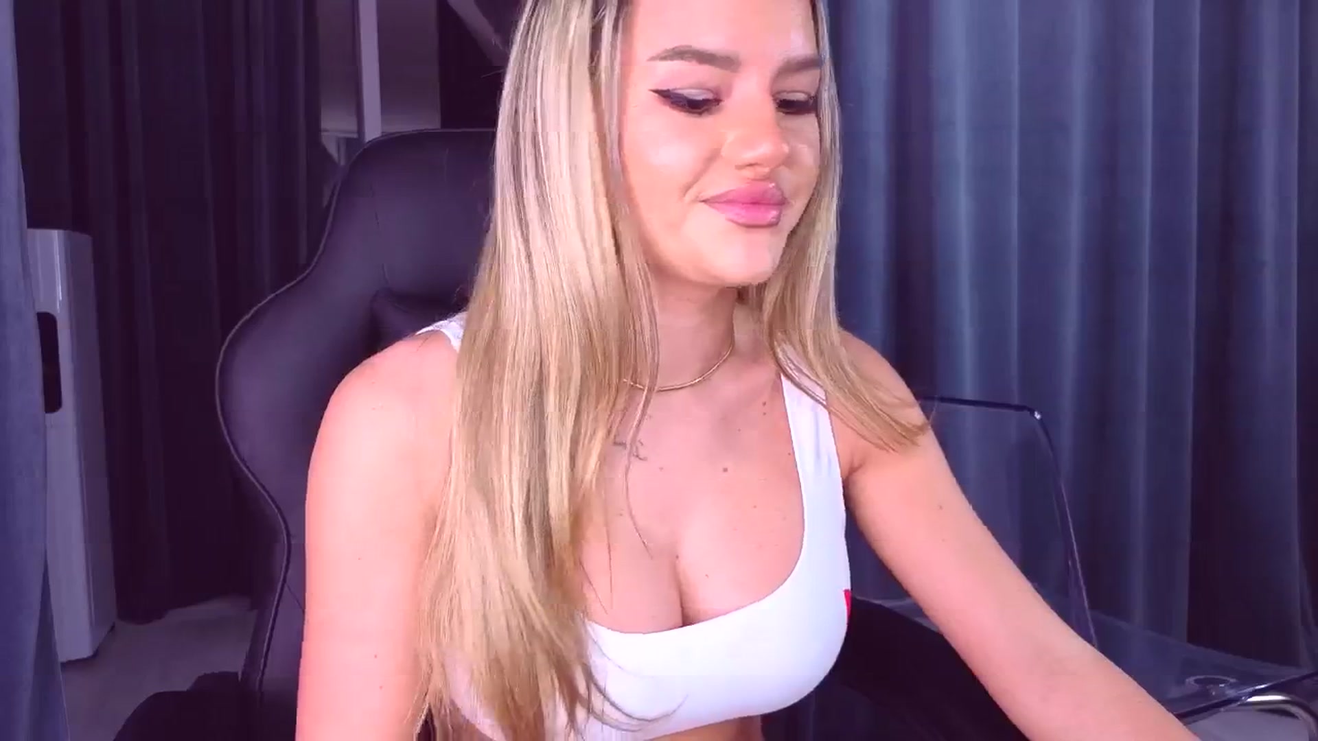 Gallery image thumbnail from AudreyRyen's myfreecams stream on, 01/26/2026, 17:47 image 14 of 20